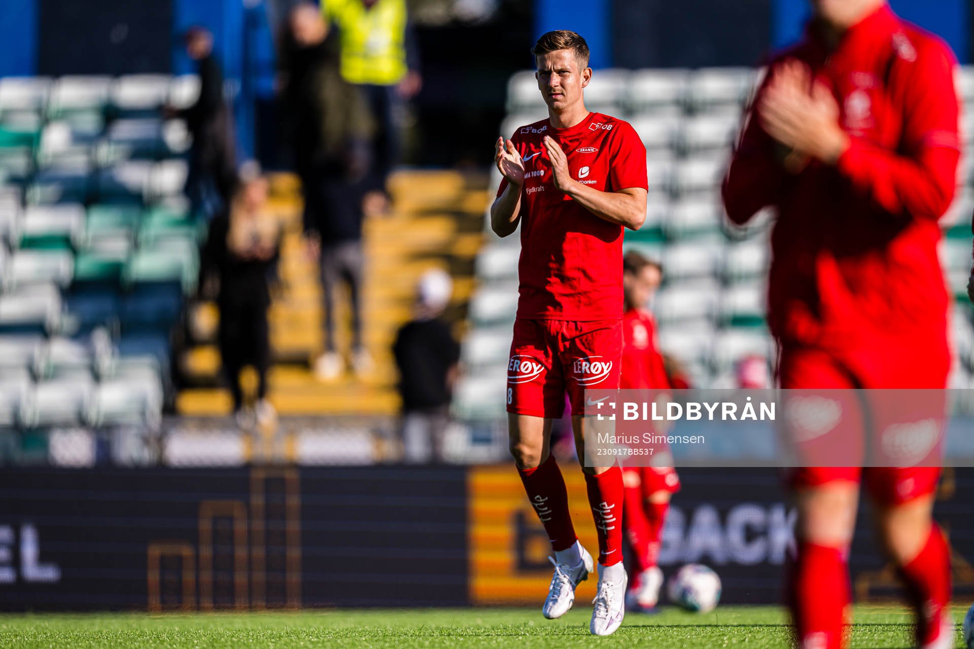 Sander Kartum of Brann warms up