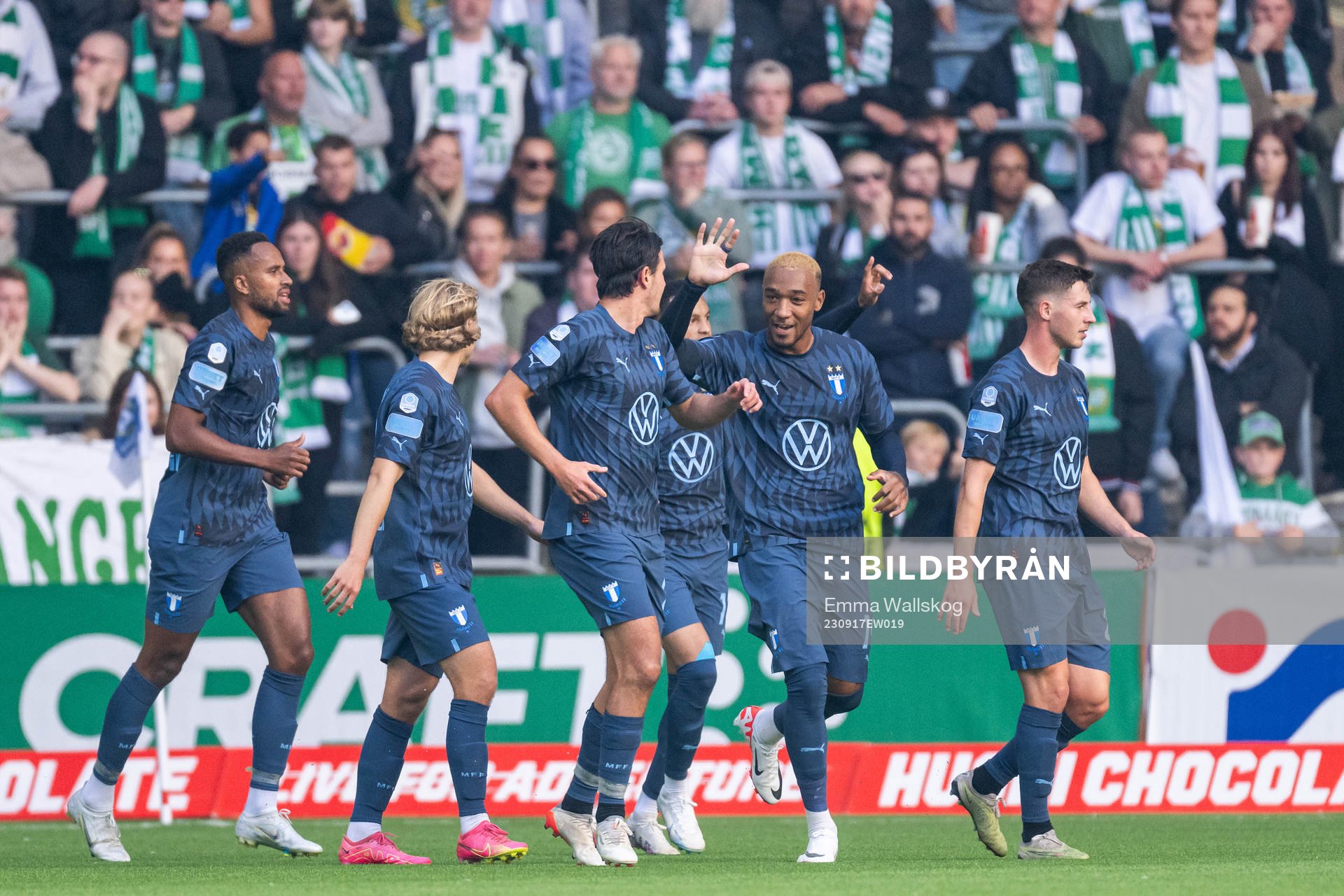 Malmö FFs Stefano Vecchia och Derek Cornelius jublar
