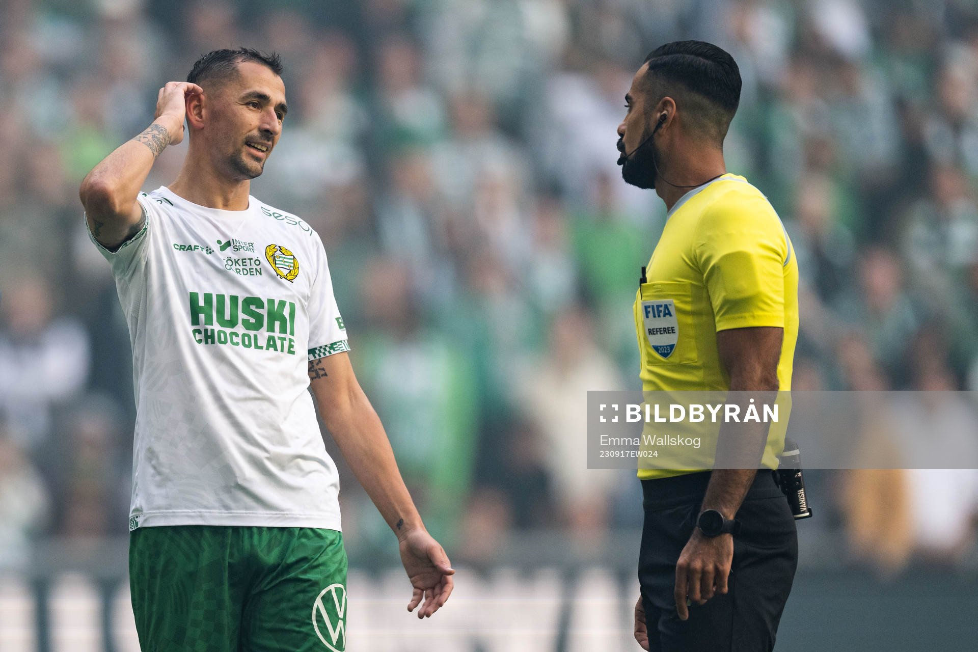 Hammarbys Loret Sadiku i diskussion med Domare Mohammed