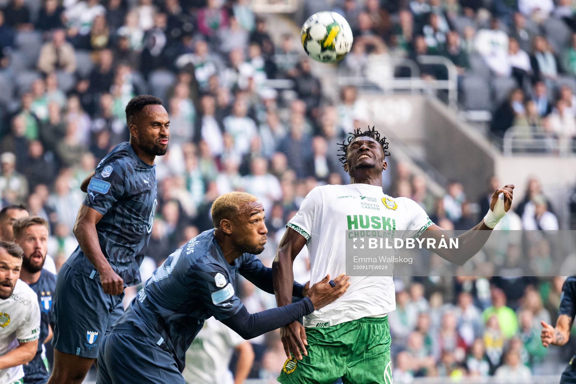 Malmö FFs Isaac Kiese Thelin och Derek Cornelius mot