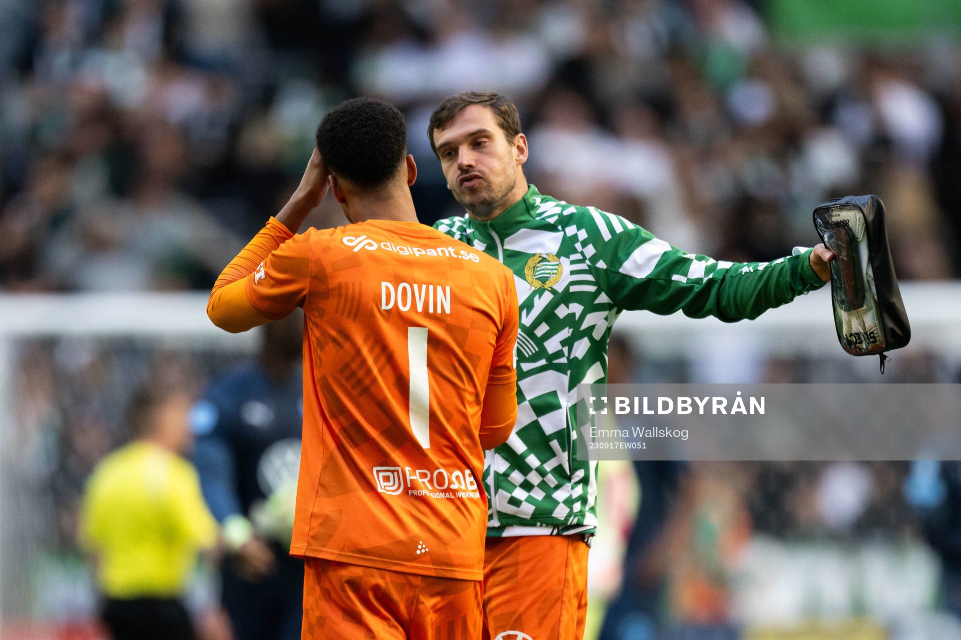 Hammarbys målvakt Oliver Dovin och målvakt Davor Blazevic