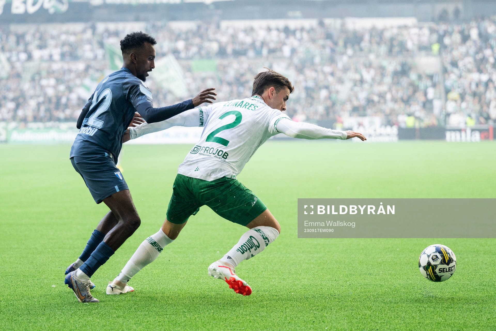 Malmö FFs Taha Ali och Hammarbys Marc Llinares Barragan