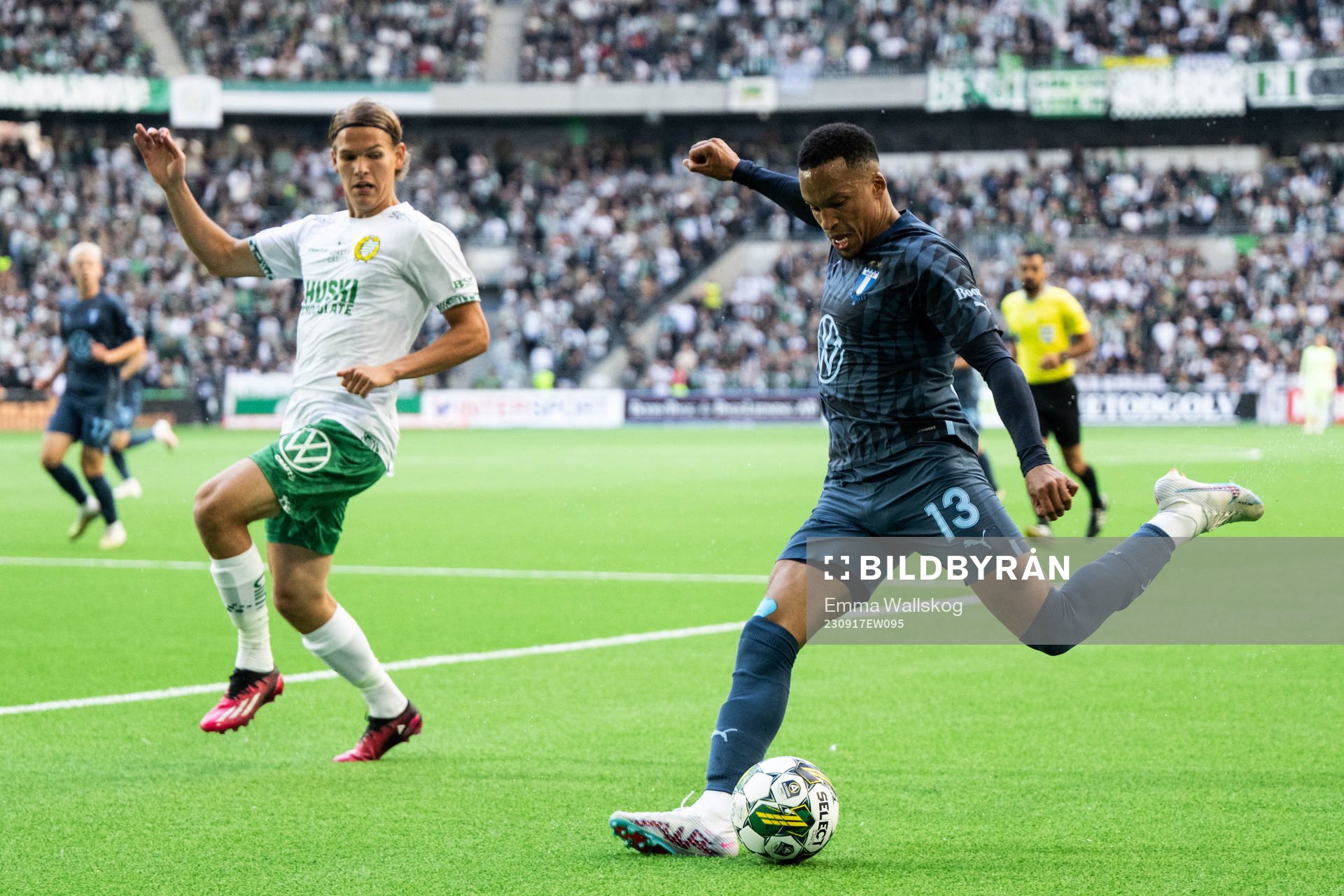 Hammarbys Markus Karlsson och Malmö FFs Martin Olsson