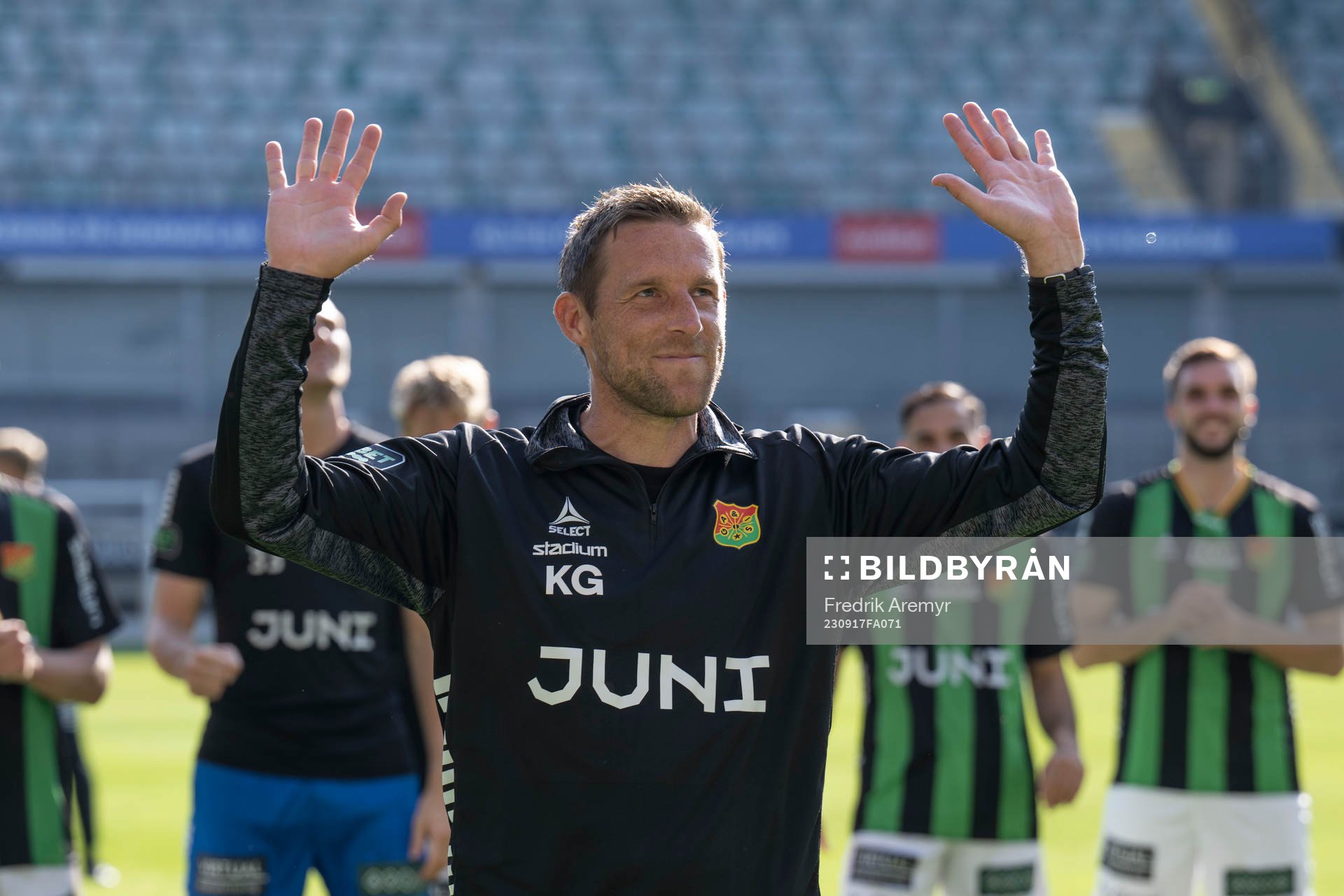 GAIS assisterande tränare Kenneth Gustafsson jublar efter fotbollsmatchen i Superettan mellan GAIS och Helsingborg den 17 september 2023 i Göteborg.