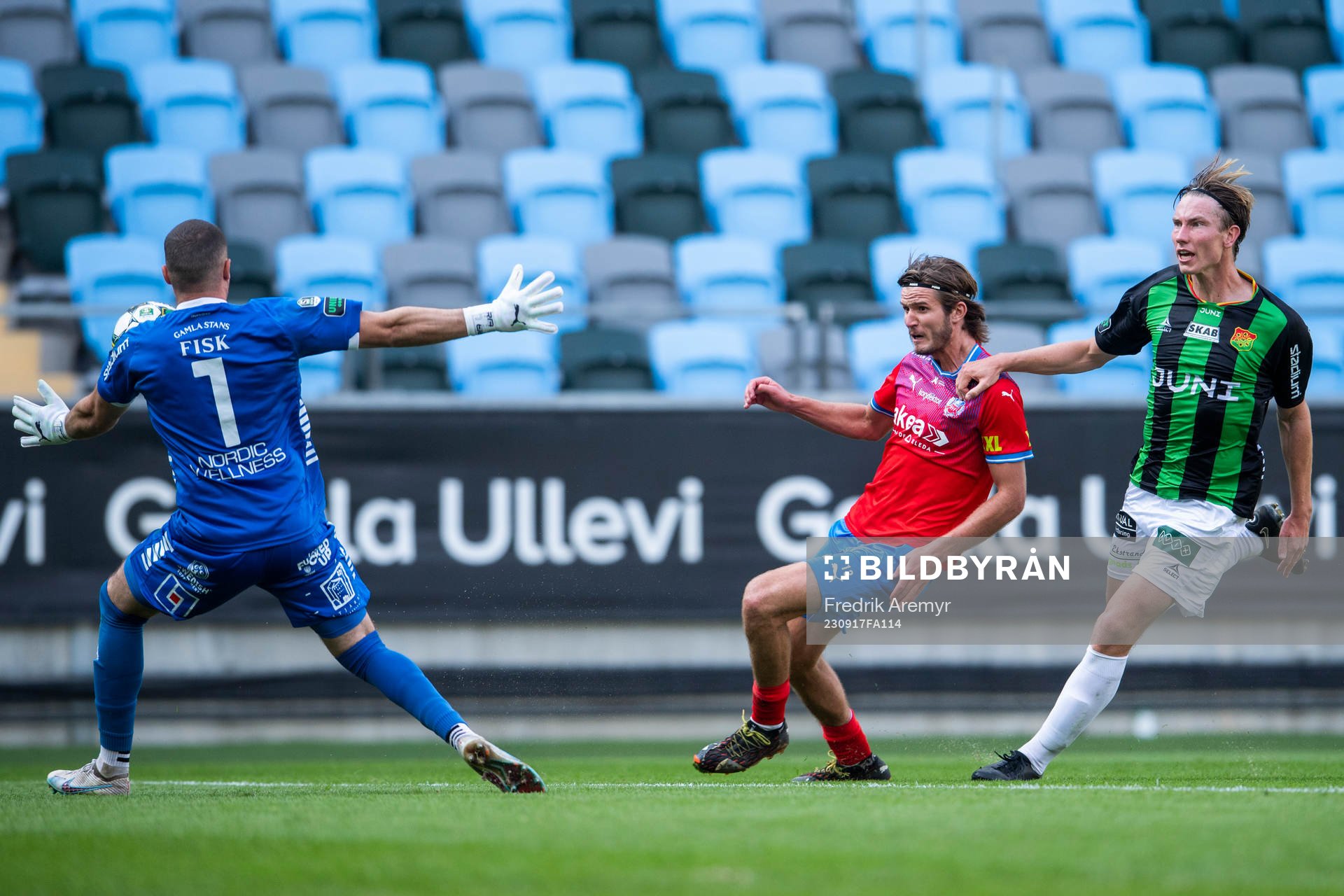 GAIS Mergim Krasniqi , Helsingborgs Wilhelm Loeper och GAIS