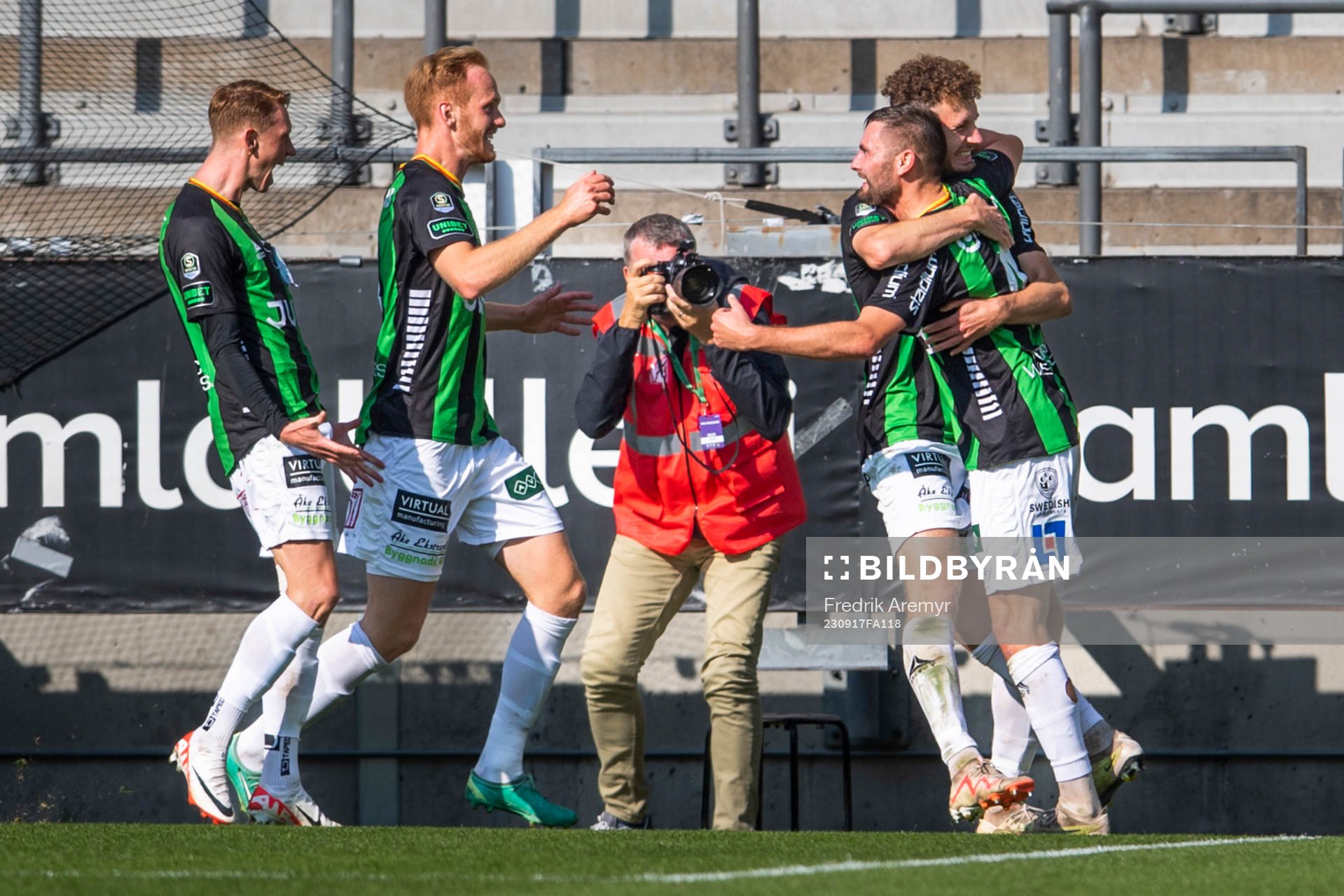 GAIS målskytt Axel Norén jublar