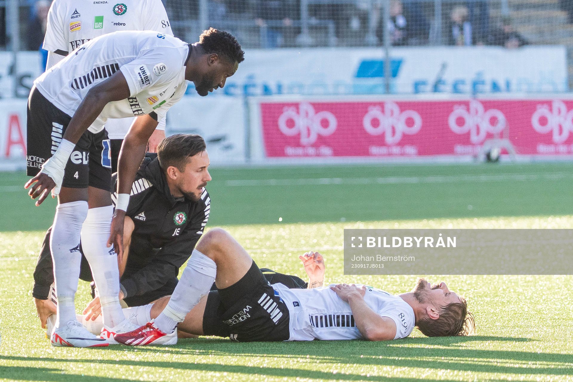 Örebros Daniel Björnquist får våd