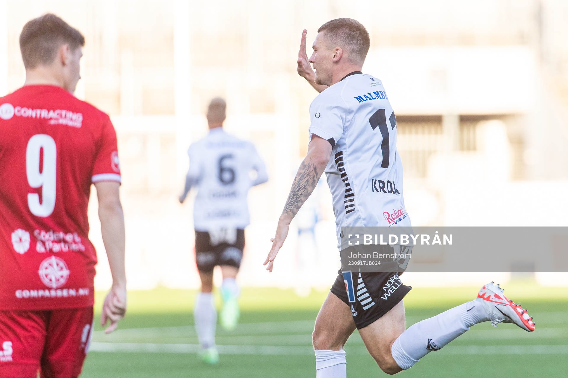 Örebros Samuel Kroon jublar