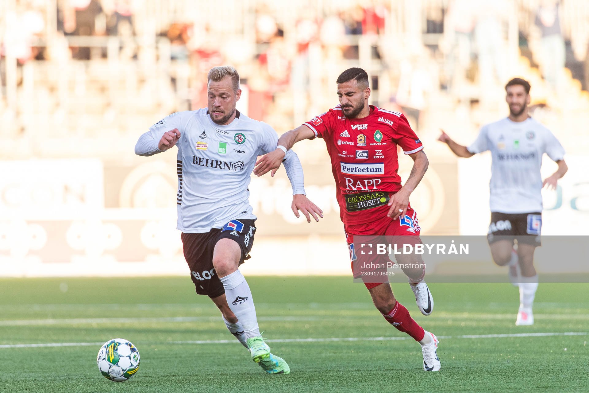 Örebros Sebastian Crona och Skövde AIKs Elmar Abraham