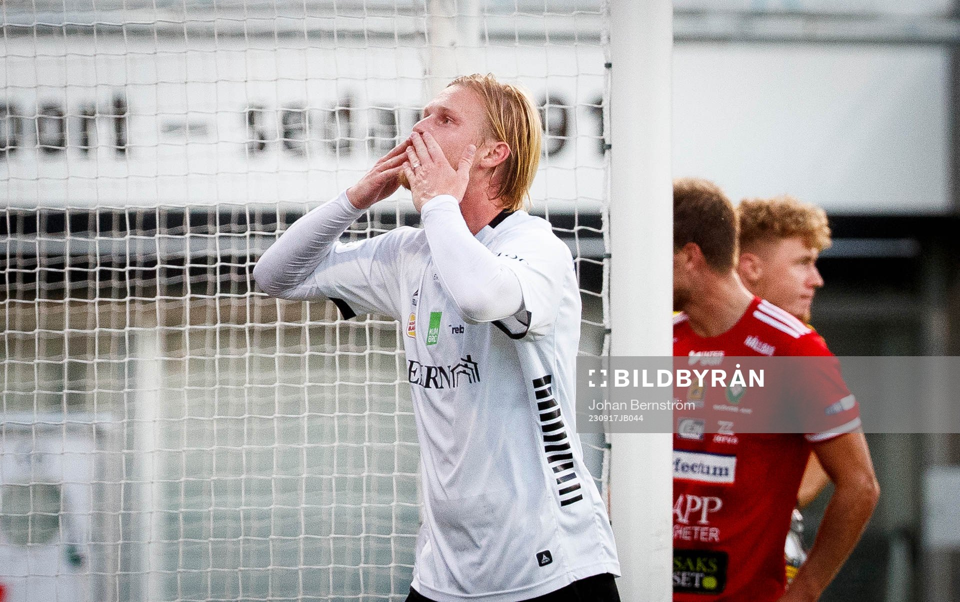 Örebros Kalle Holmberg gör 5-3 och jublar