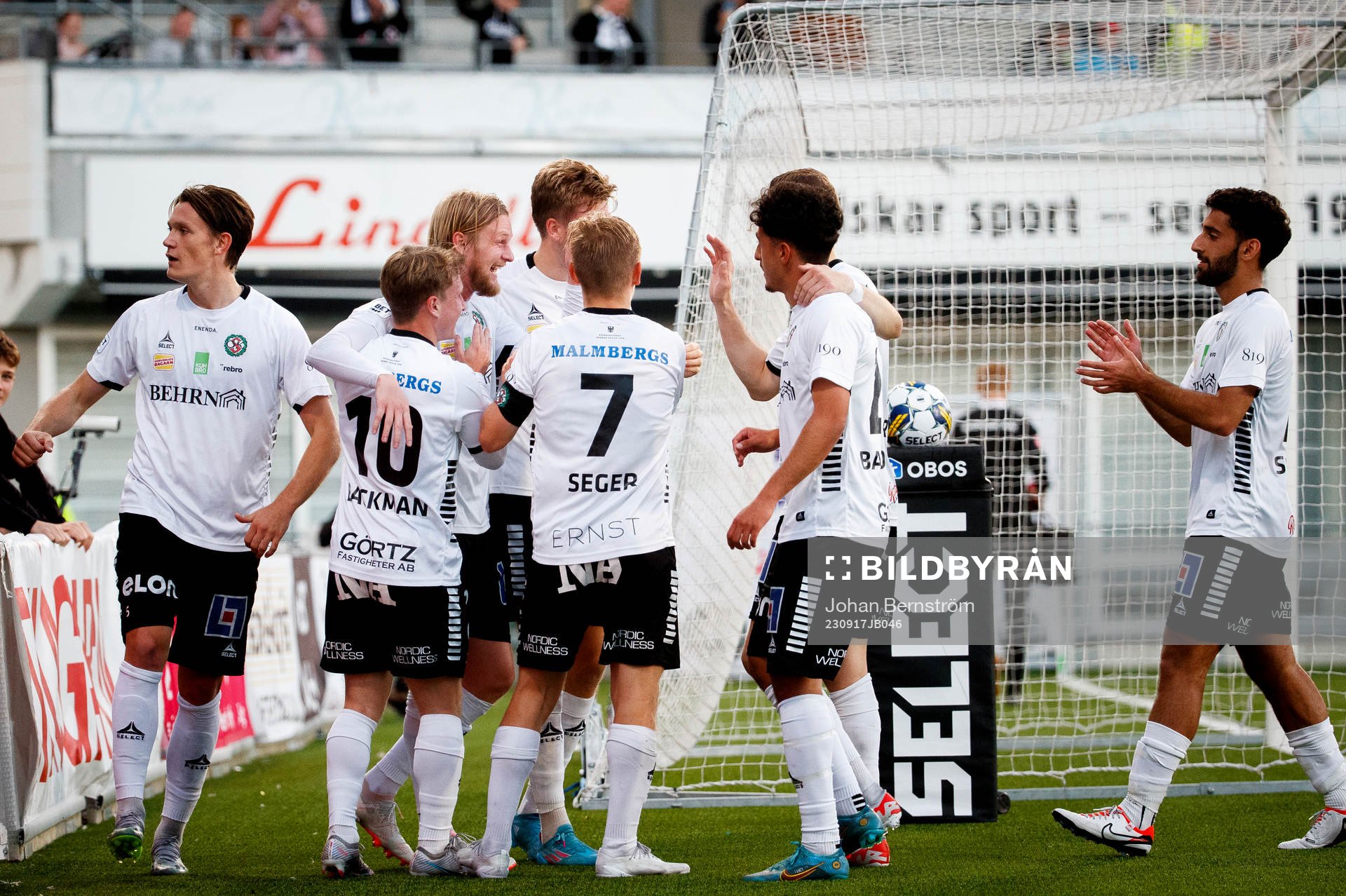 Örebros Kalle Holmberg gör 5-3 och jublar