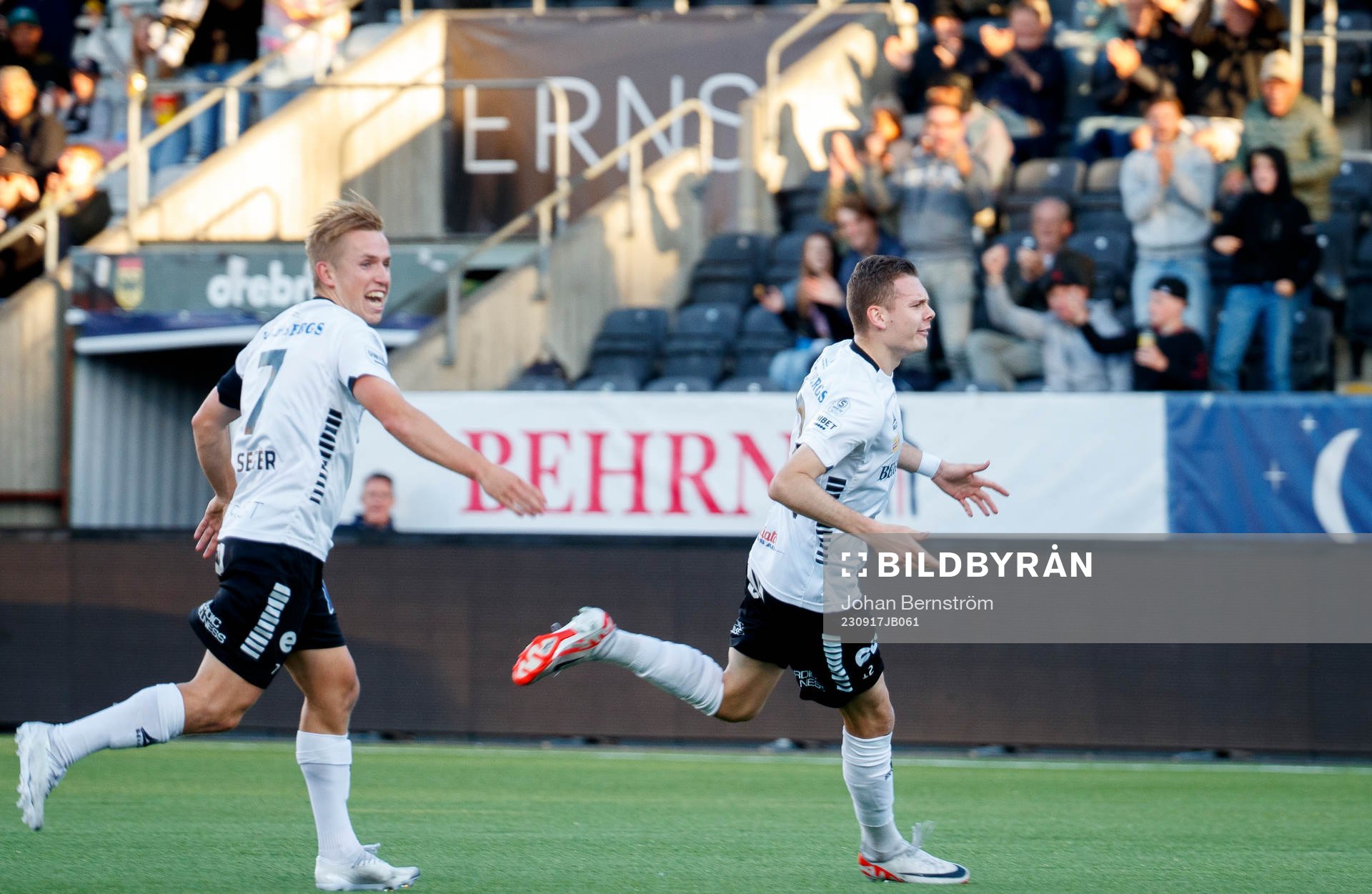 Örebros Jake Larsson gör 3-3 och jublar