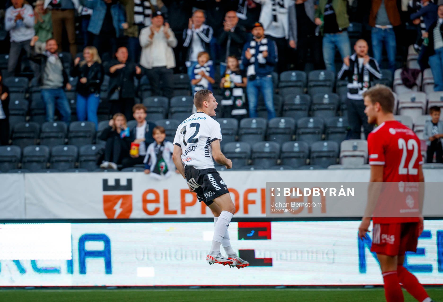Örebros Jake Larsson gör 3-3 och jublar