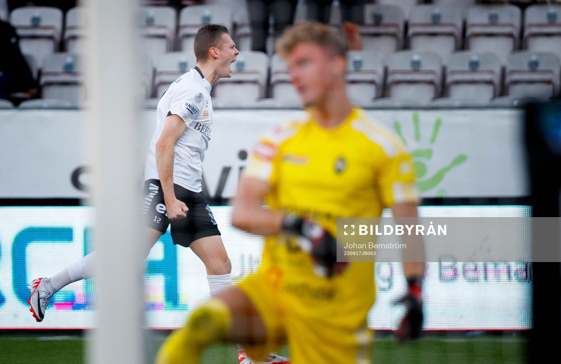 Örebros Jake Larsson gör 3-3 och jublar