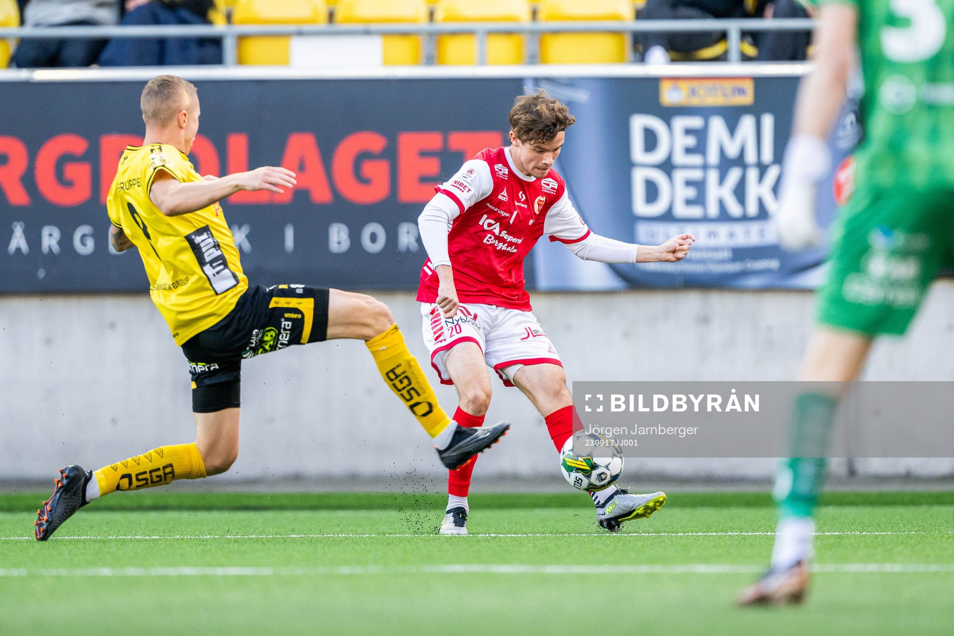 Elfsborgs Sebastian Holmen och Kalmars Jacob Trenskow