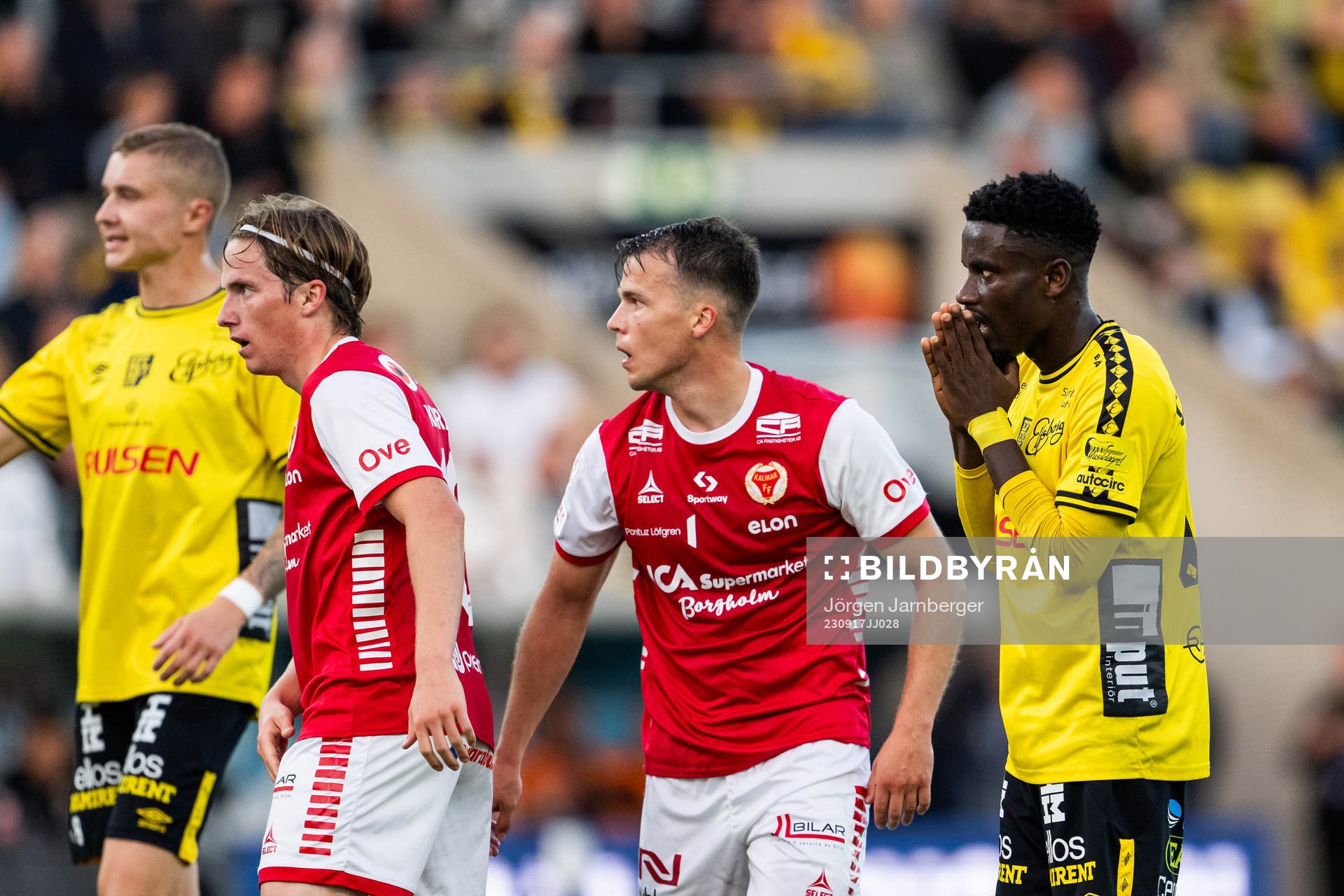Elfsborgs Michael Baidoo deppar bakom Kalmars Simon Skrabb