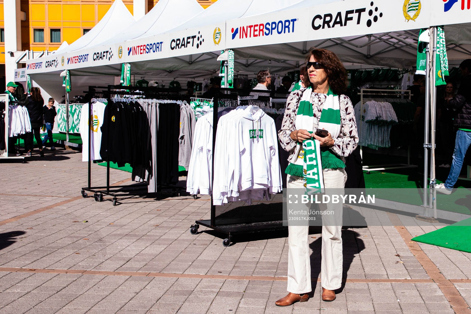 Hammarbys souvenirbutik utanför Tele2 Arena under fotbollsmatchen i Allsvenskan mellan Hammarby och Malmö FF den 17 september 2023 i Stockholm.