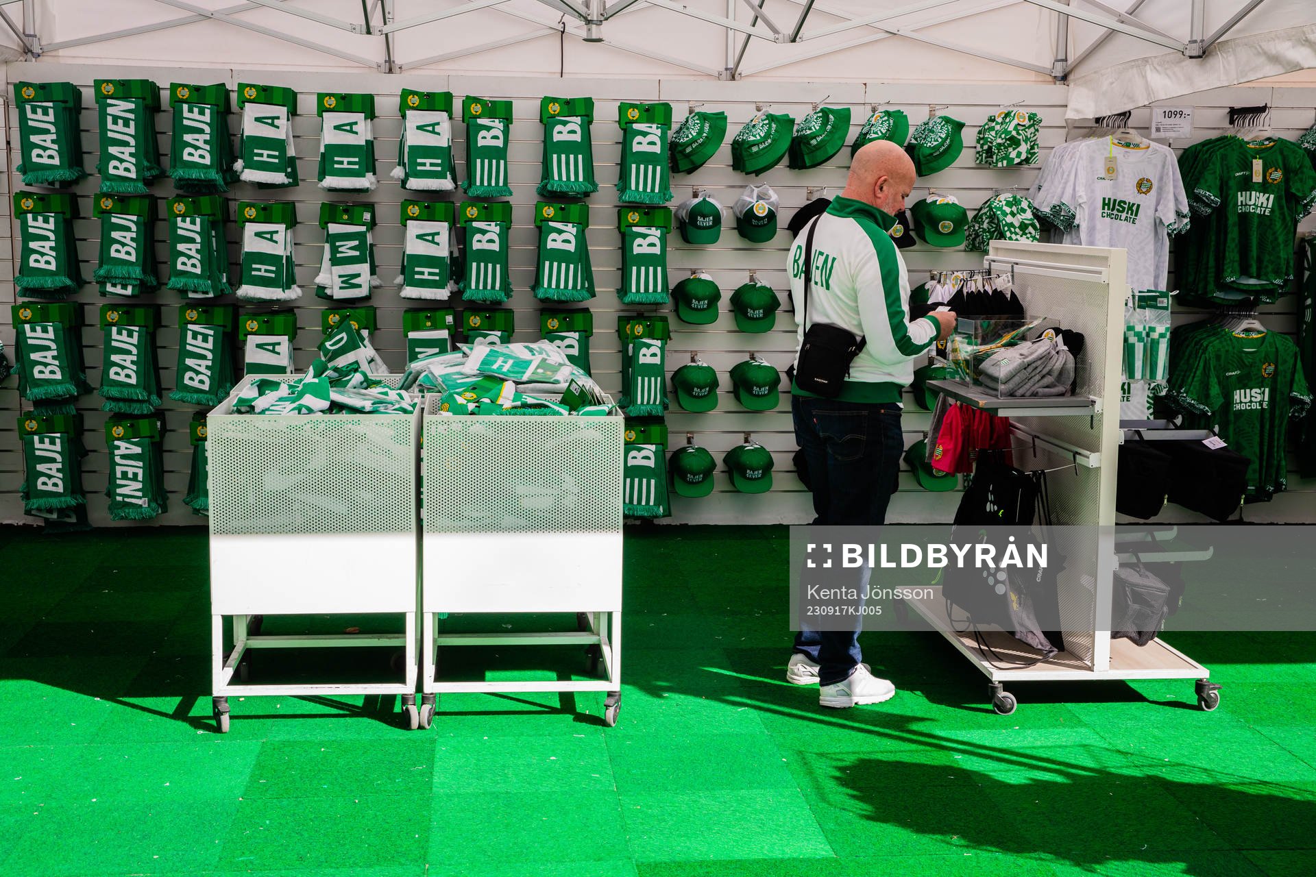 Hammarbys souvenirbutik utanför Tele2 Arena under fotbollsmatchen i Allsvenskan mellan Hammarby och Malmö FF den 17 september 2023 i Stockholm.
