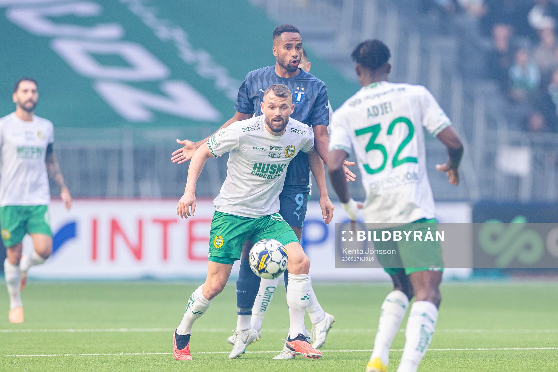 Hammarbys Mads Fenger Nielsen och Malmö FFs Isaac Kiese