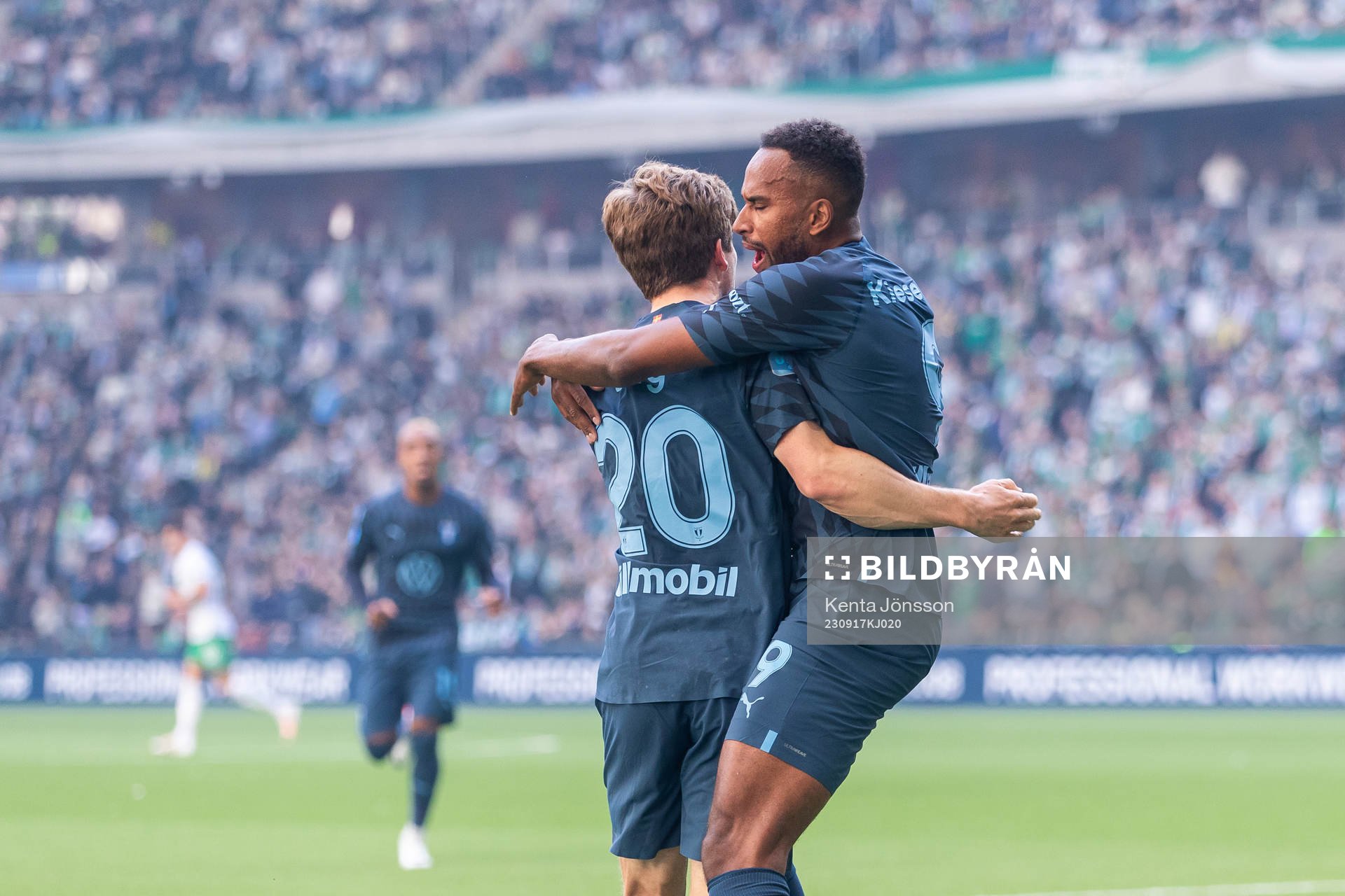 Malmö FFs Oliver Berg och Isaac Kiese Thelin jublar
