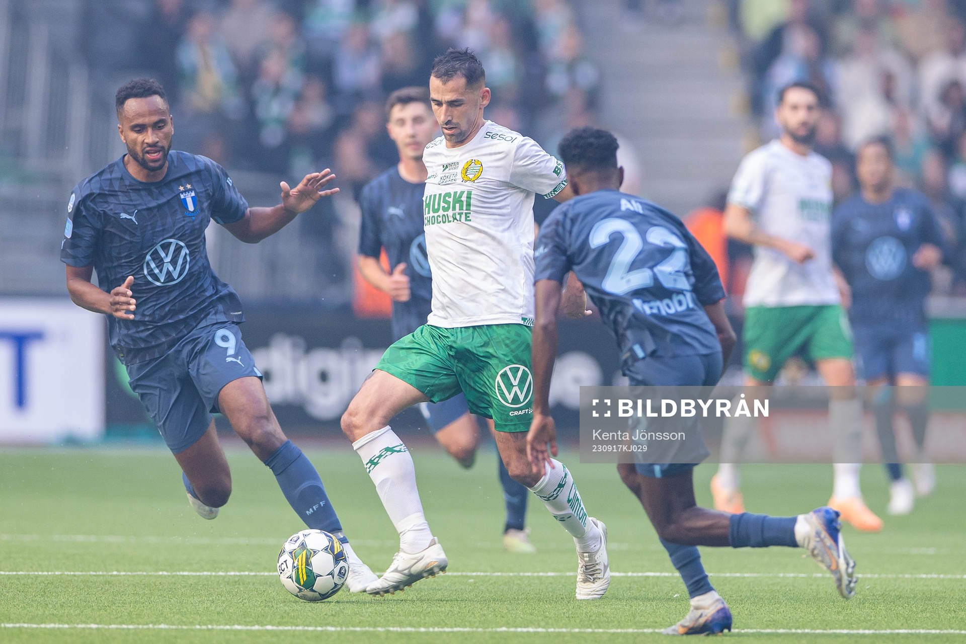 Malmö FFs Isaac Kiese Thelin och Hammarbys Loret Sadiku