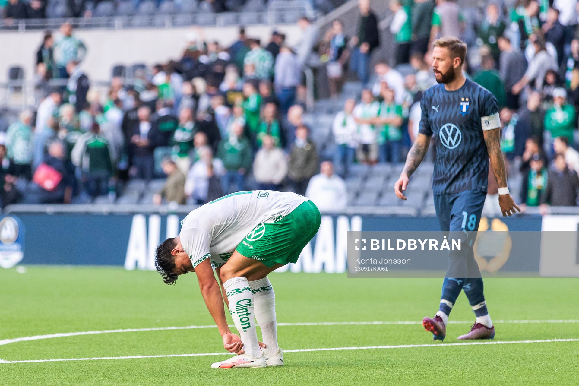 Hammarbys Jusef Erabi deppar bredvid Malmö FFs Pontus