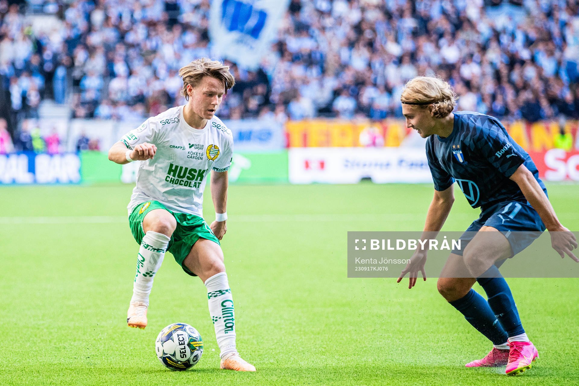 Hammarbys August Mikkelsen och Malmö FFs målvakt Melker