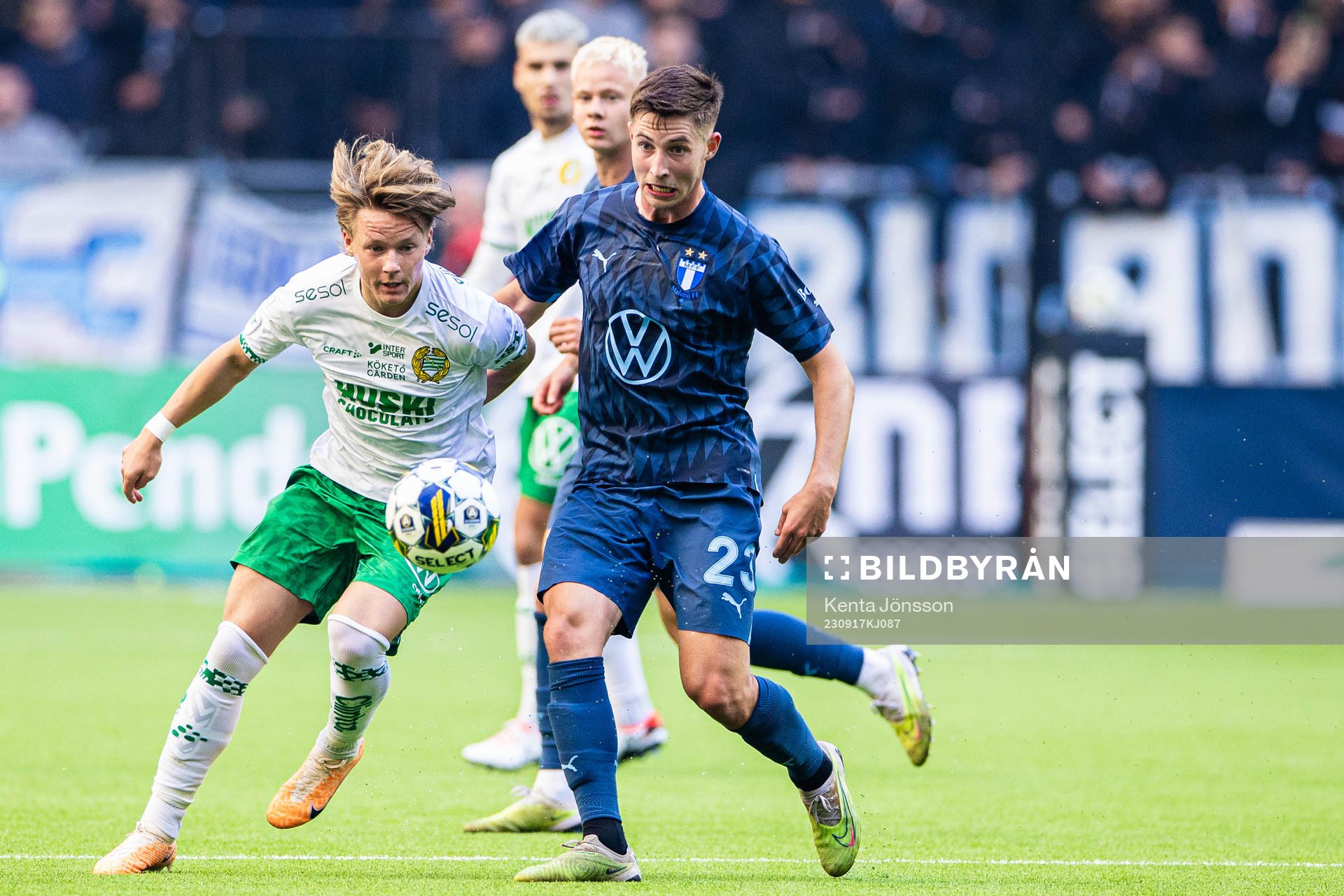 Hammarbys August Mikkelsen och Malmö FFs Lasse Berg Johnsen