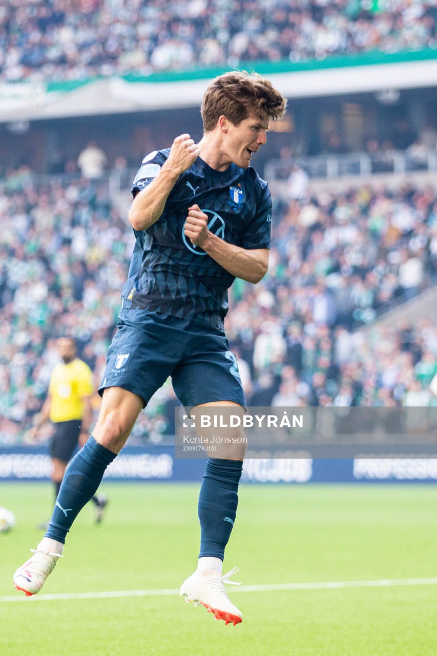 Malmö FFs Oliver Berg jublar efter 0-1 under fotbollsmatchen i Allsvenskan mellan Hammarby och Malmö FF den 17 september 2023 i Stockholm.
