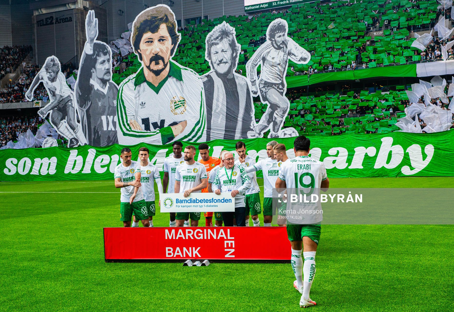 Hammarbys spelare samlas kring legendaren Kenta Olsson