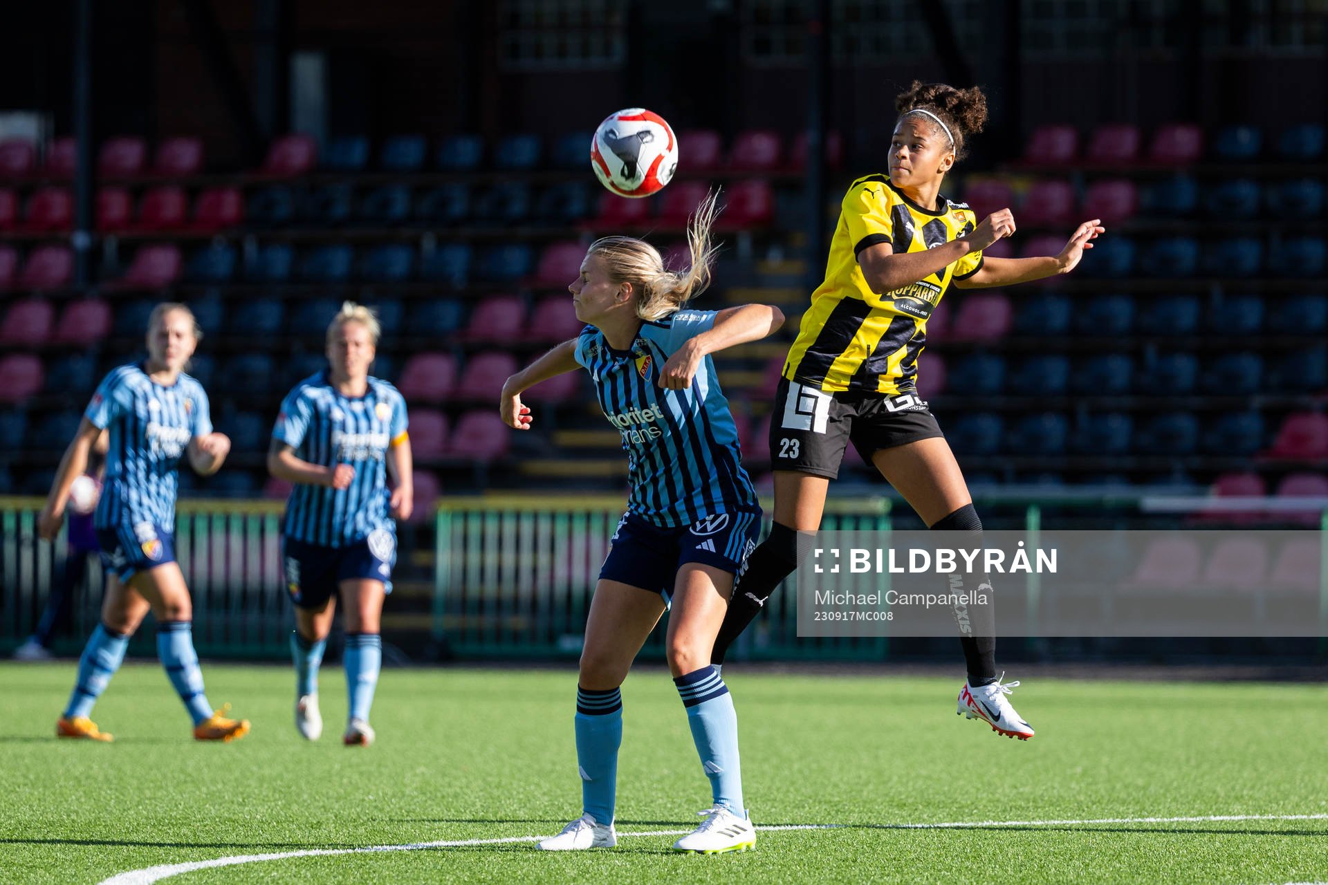 Häckens Felicia Schröder och Djurgårdens Nellie Lilja