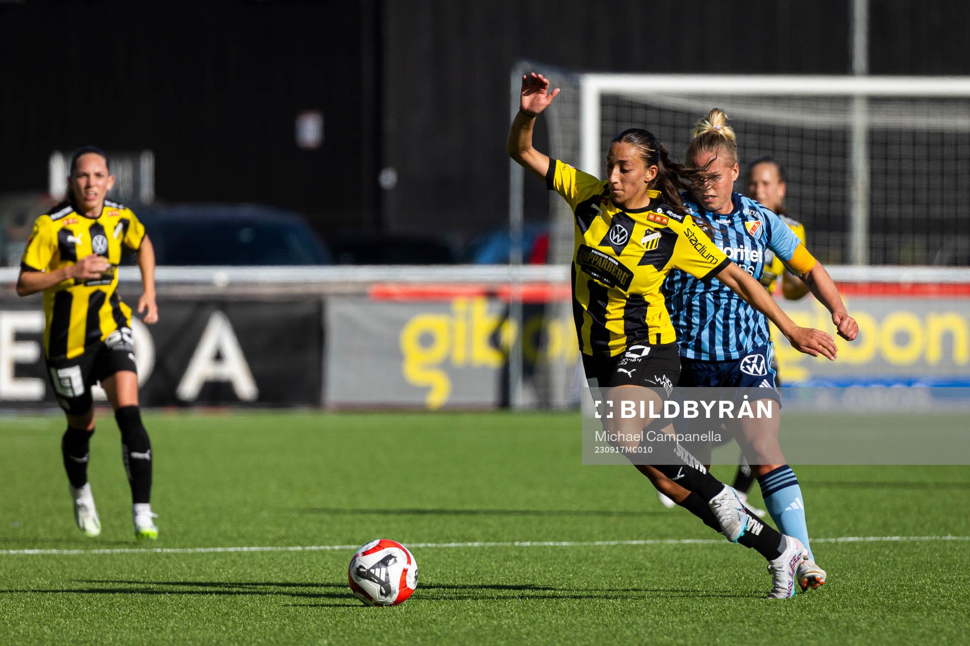 Häckens Rusul Rosa Kafaji och Djurgårdens Therese Åsland