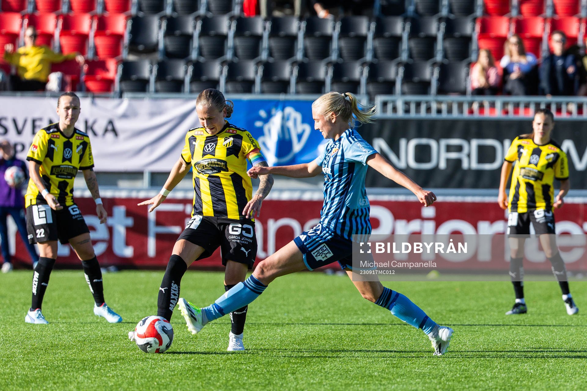 Häckens Filippa Curmark och Djurgårdens Stinalisa