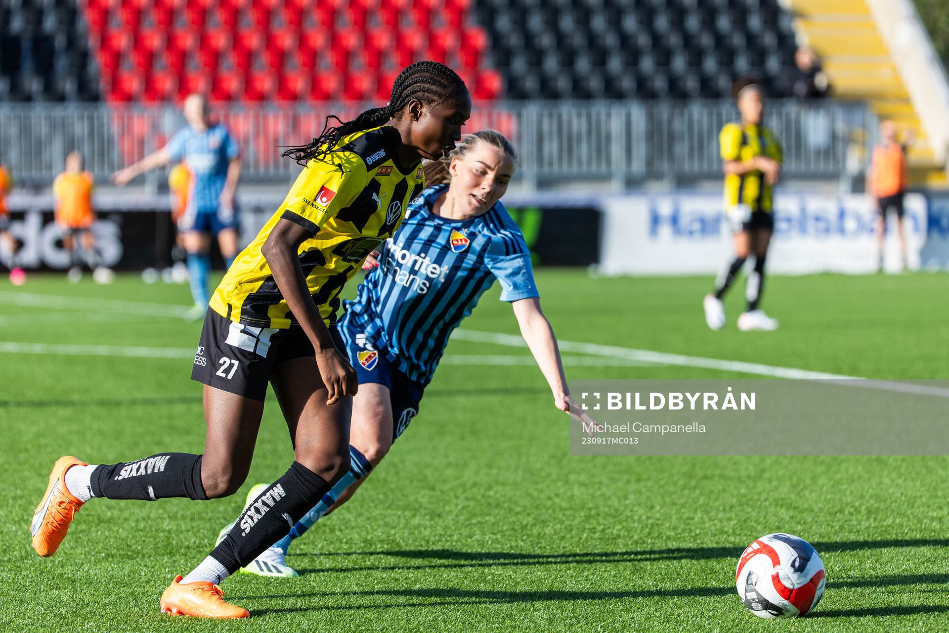 Häckens Aisha Masaka och Djurgårdens Ebba Hed