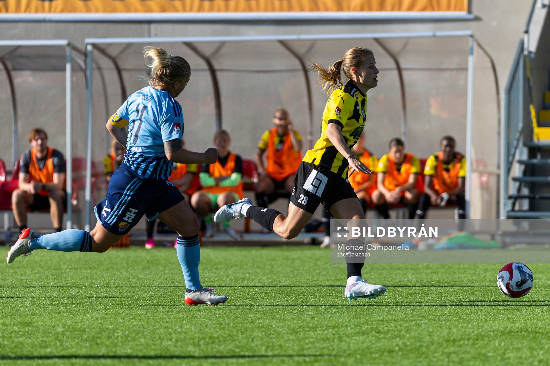 Häckens Anna Anvegård och Djurgårdens Therese Åsland