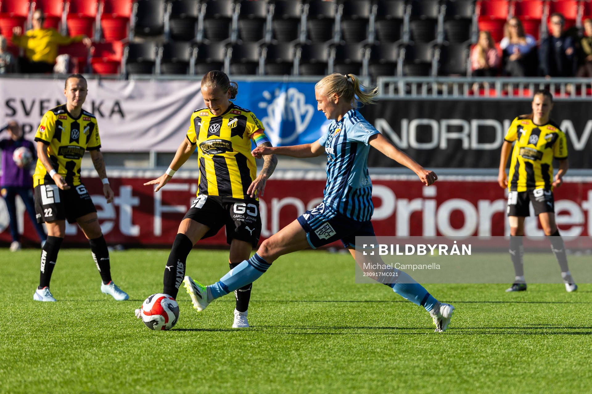Häckens Filippa Curmark och Djurgårdens Stinalisa