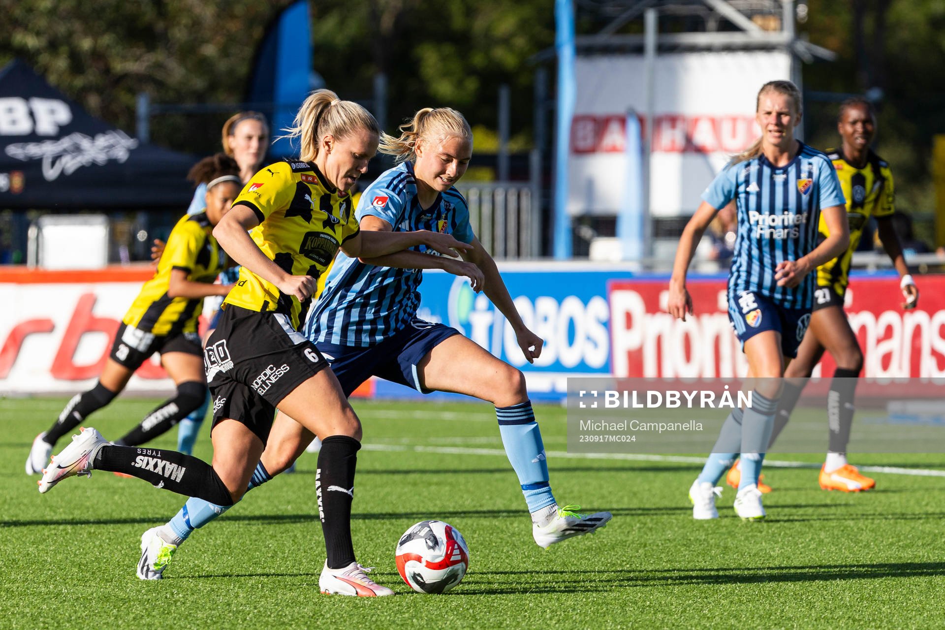 Häckens Josefine Rybrink och Djurgårdens Stinalisa