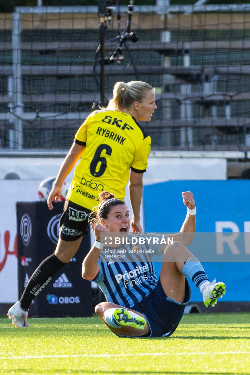 Djurgårdens Hayley Dowd jublar