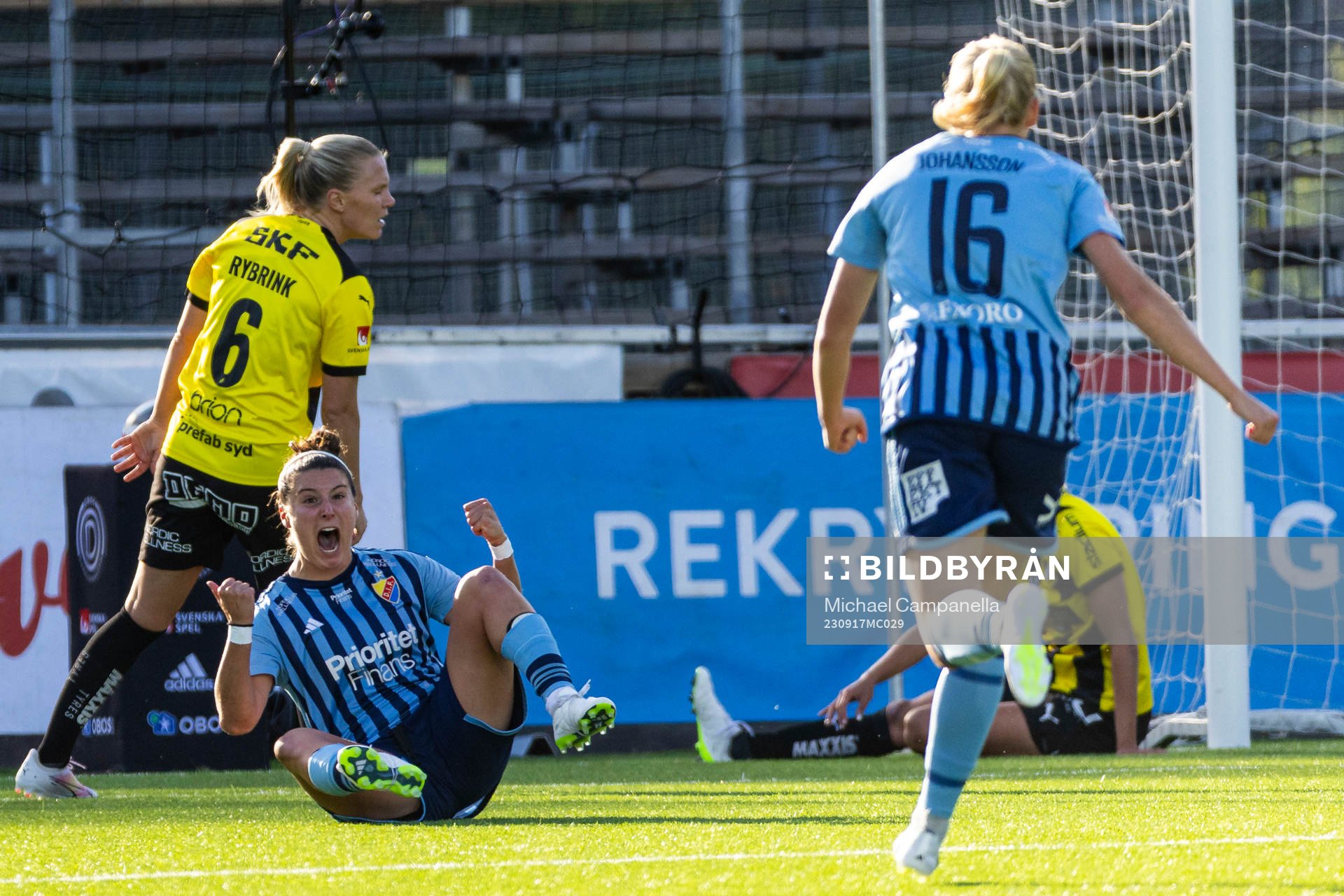 Djurgårdens Hayley Dowd jublar