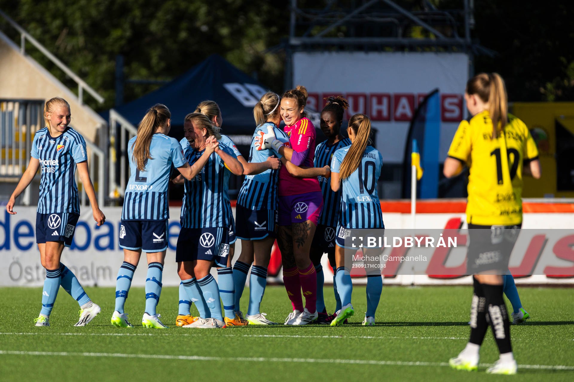 Djurgårdens spelarna jublar 1-0 seger
