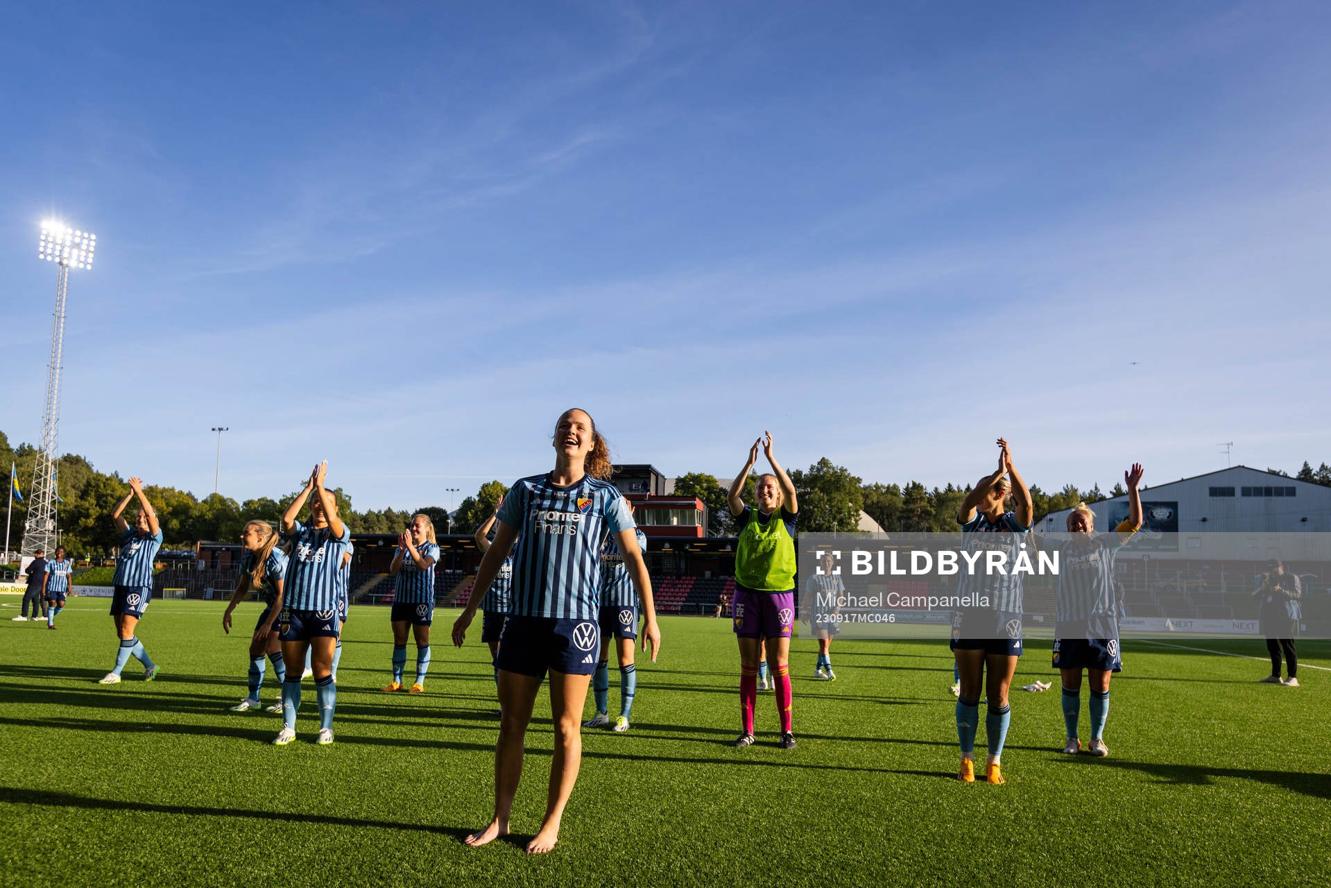Djurgårdens spelarna jublar framför publiken