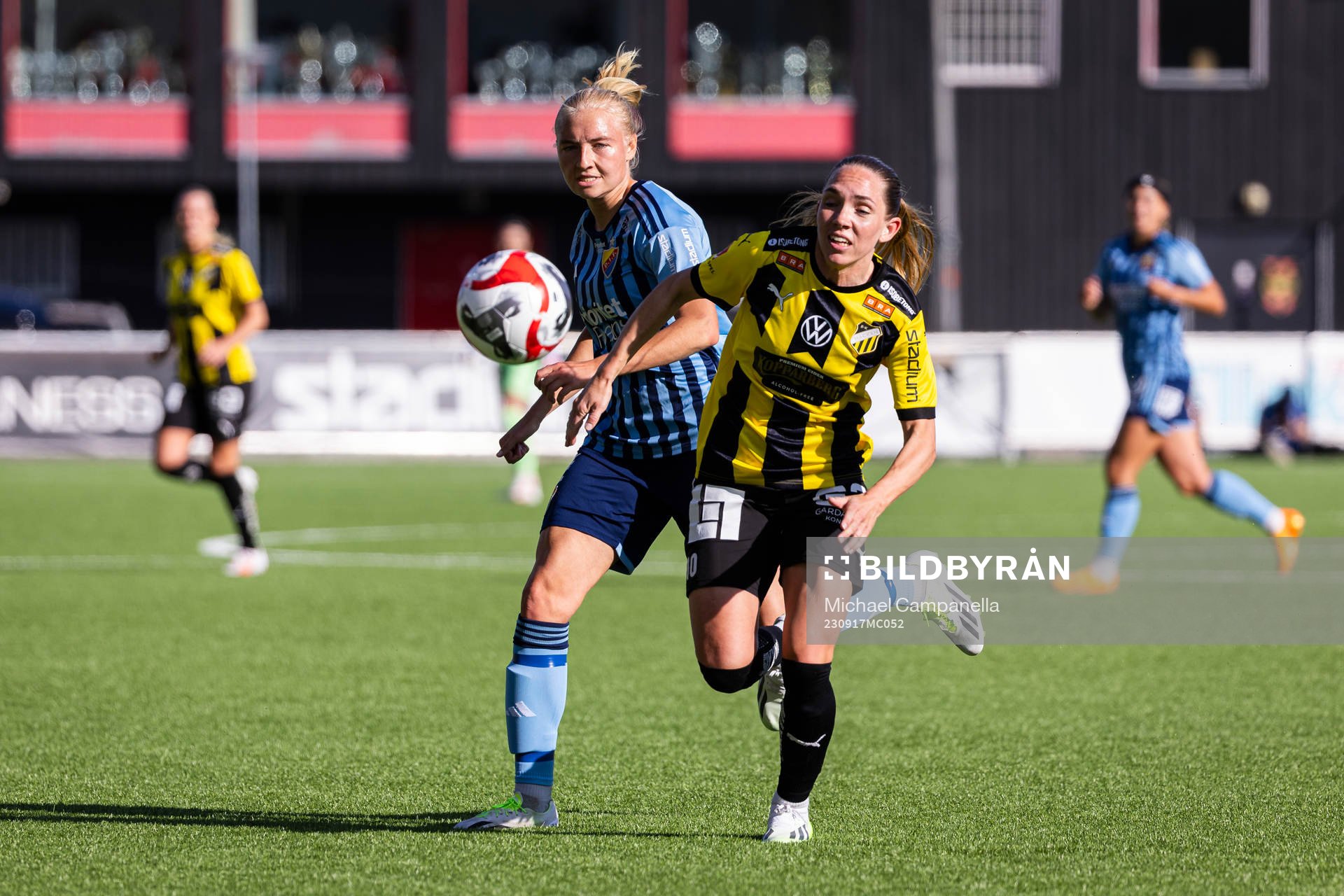 Djurgårdens Stinalisa Johansson mot Häckens Elin Rubensson