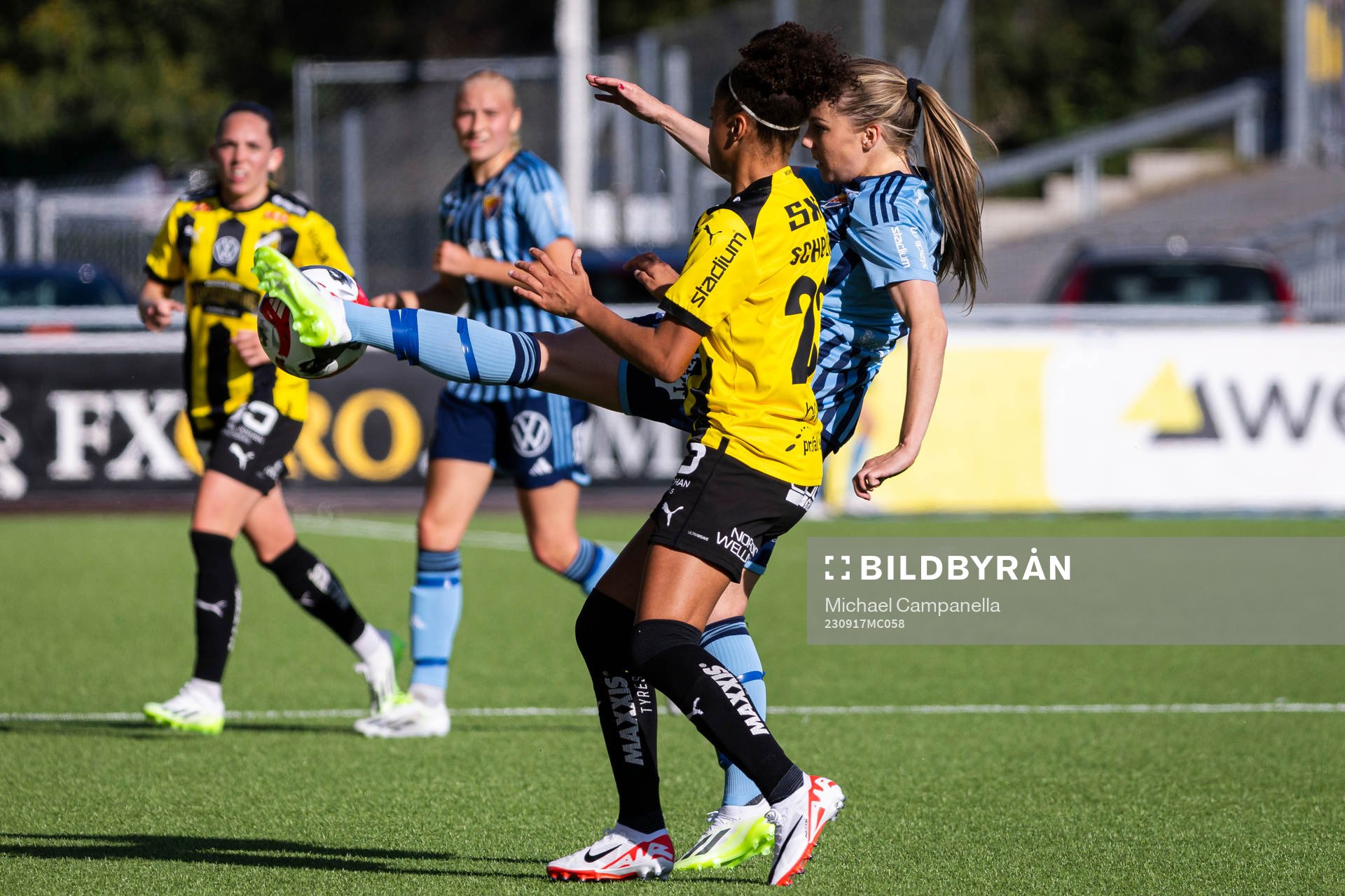 Djurgårdens Ebba Hed mot Häckens Felicia Schröder