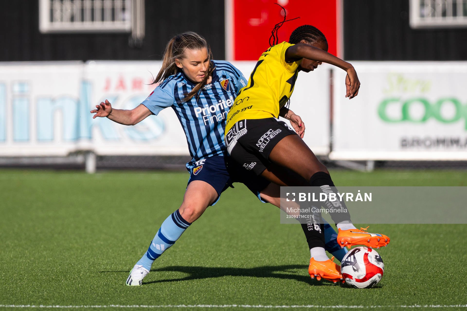 Djurgårdens Ebba Hed mot Häckens Aisha Masaka