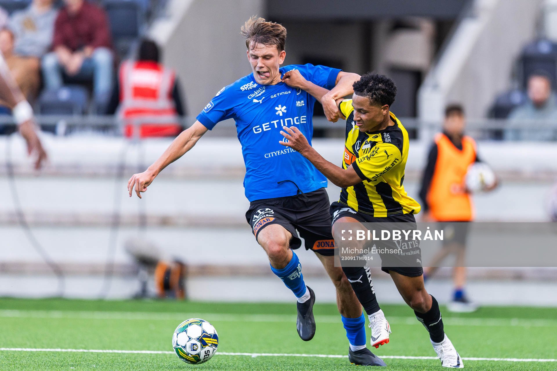 Halmstads Kazper Karlsson och Häckens Momodou Lamin Sonko