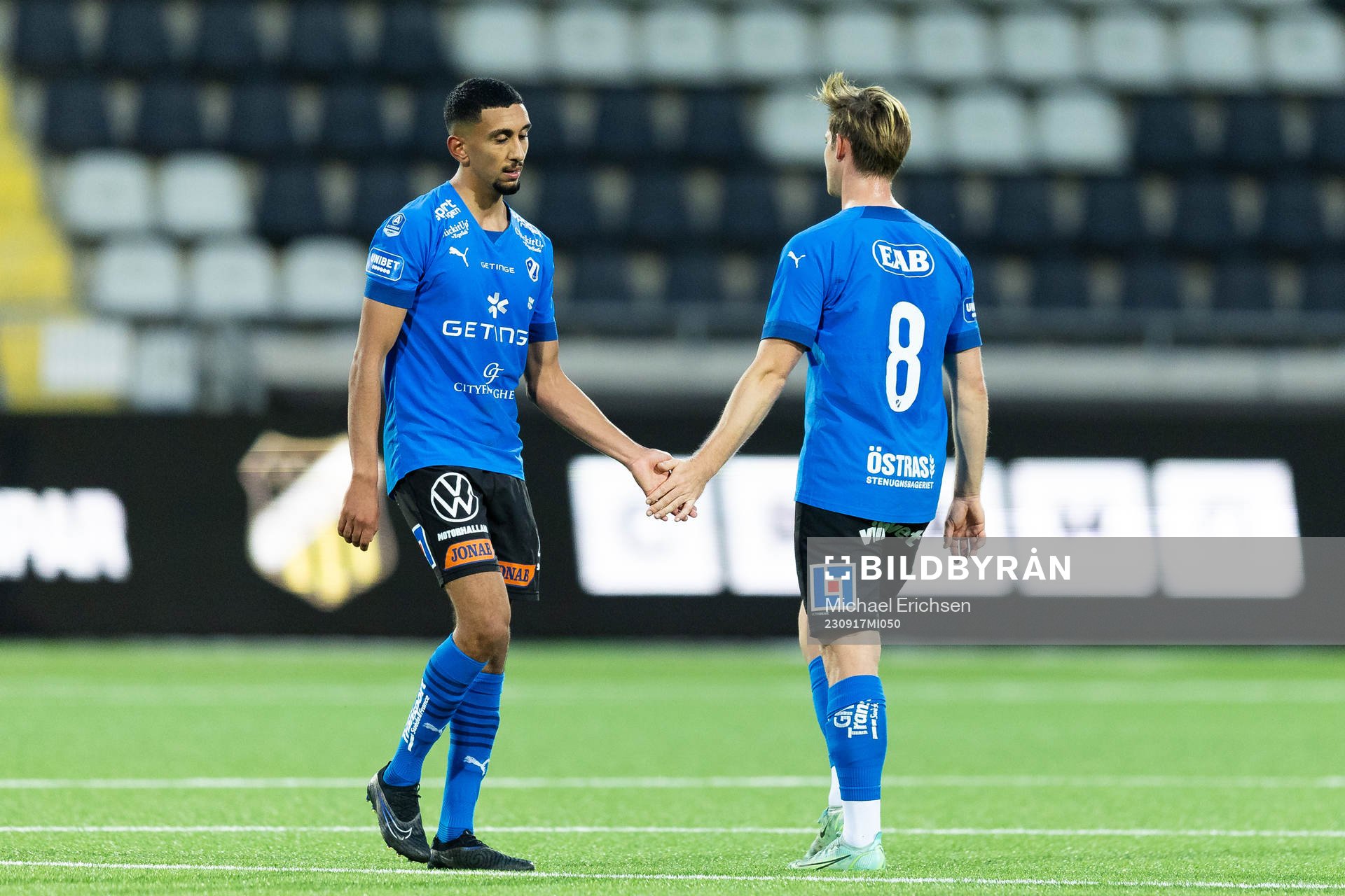 Halmstads Amir Al-Ammari och Jonathan Svedberg  deppar