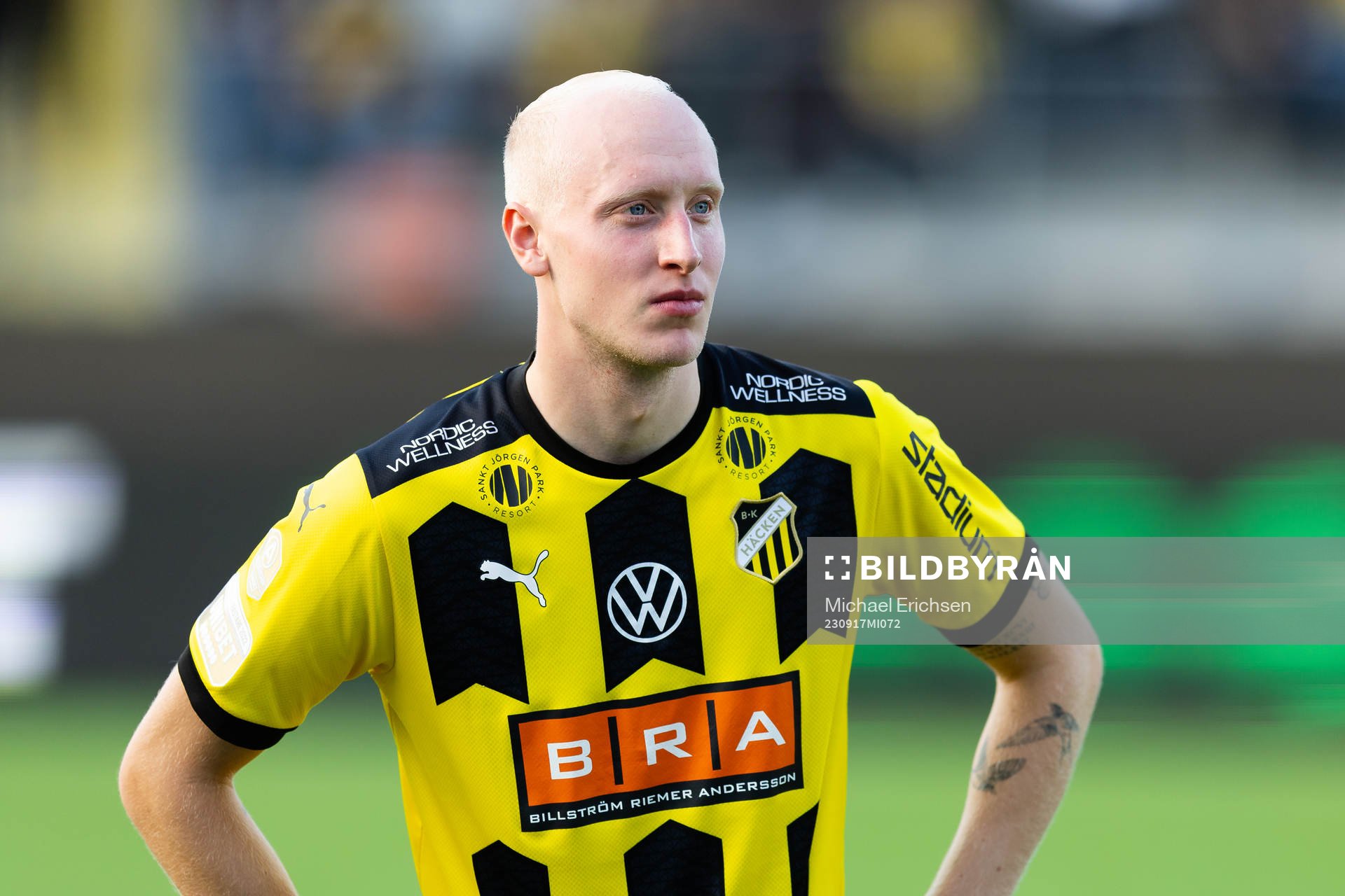 Häckens Valgeir Lunddal på line up innan fotbollsmatchen
