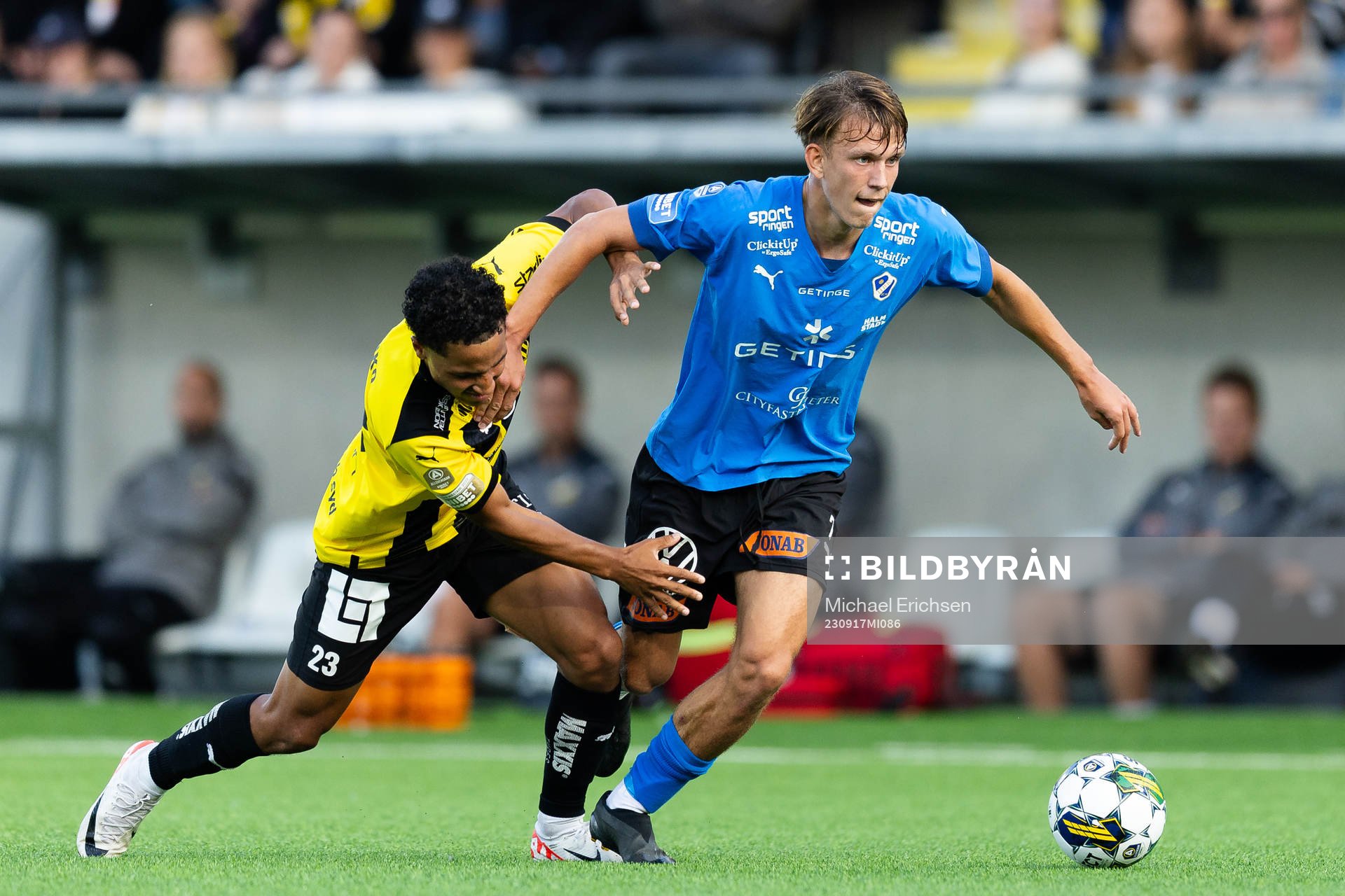 Häckens Momodou Lamin Sonko och Halmstads Kazper Karlsson