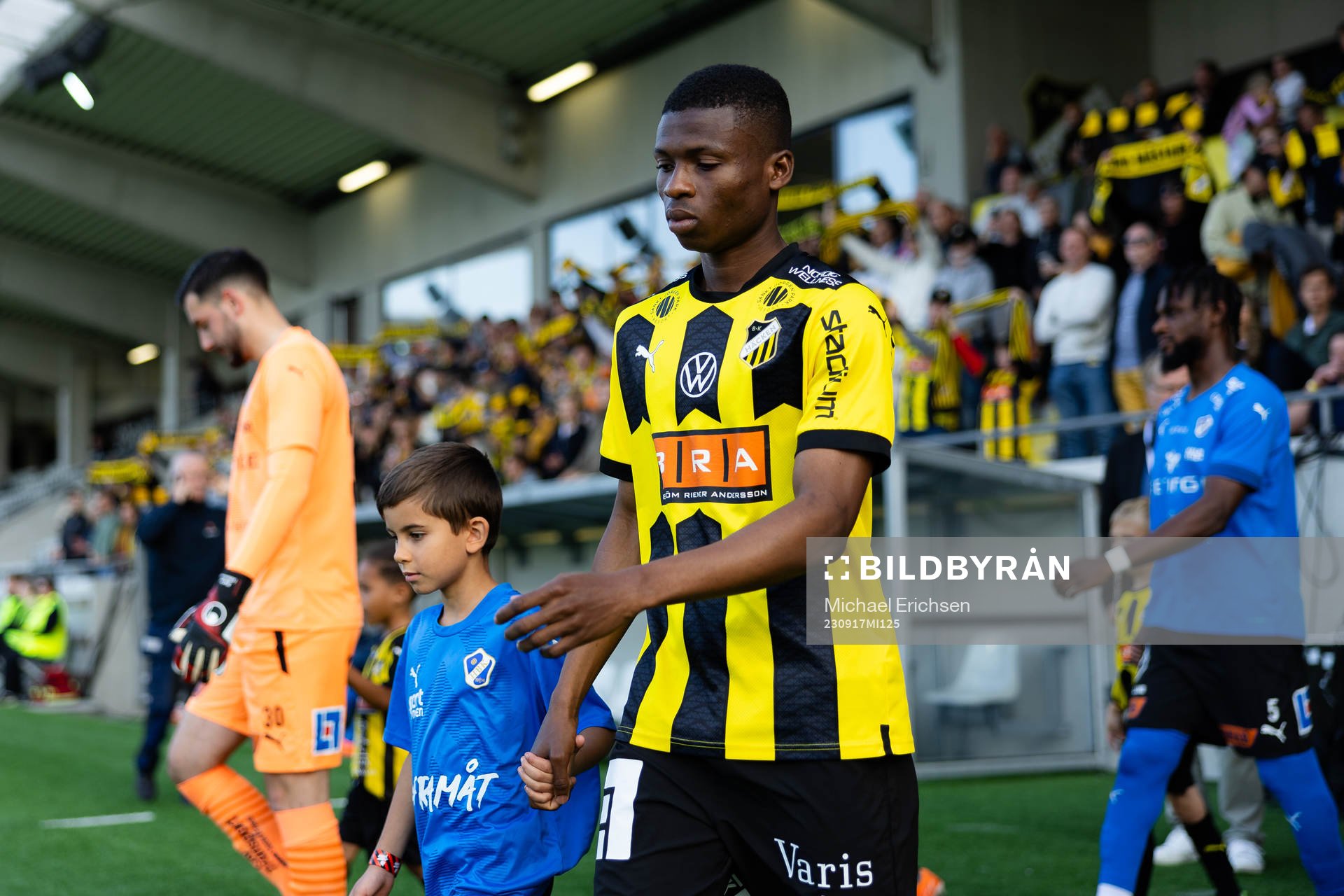 Häckens Akoua Romeo Amane innan fotbollsmatchen i