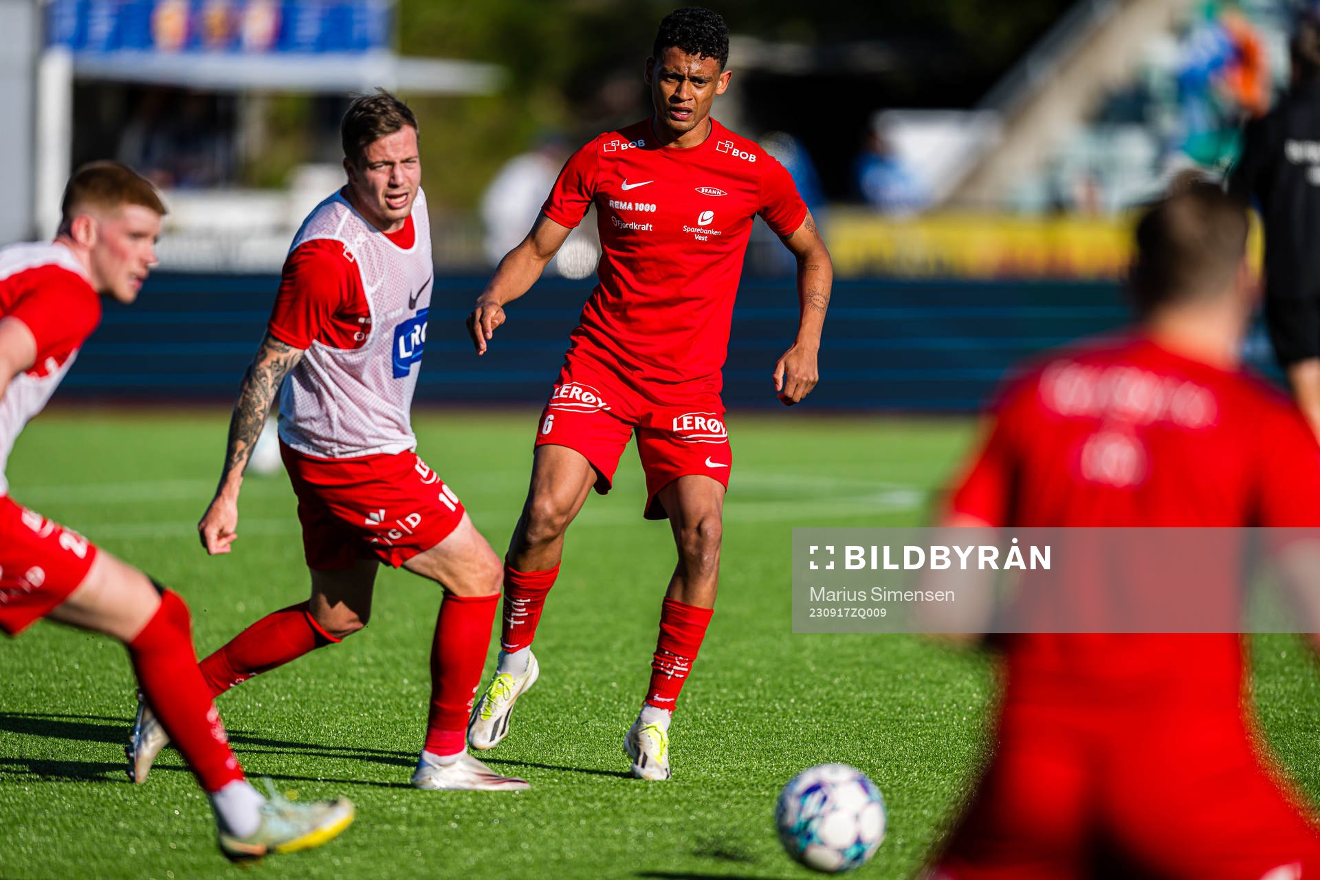 Japhet Sery Larsen of Brann warms up